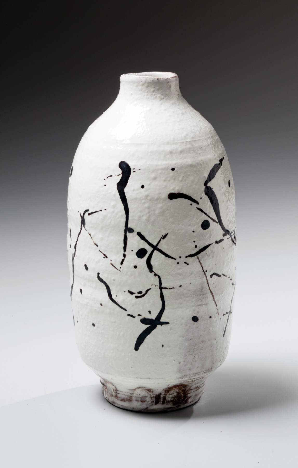 Yamada Hikaru (1923-2001), White-slip and iron-glazed painted vase