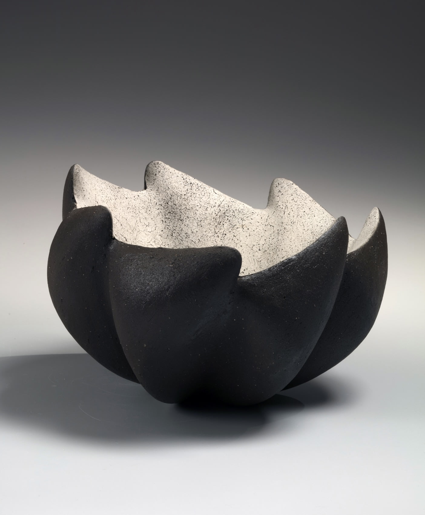 Ichino Masahiko (b. 1961), Lobed bowl with rising wave-like mouth