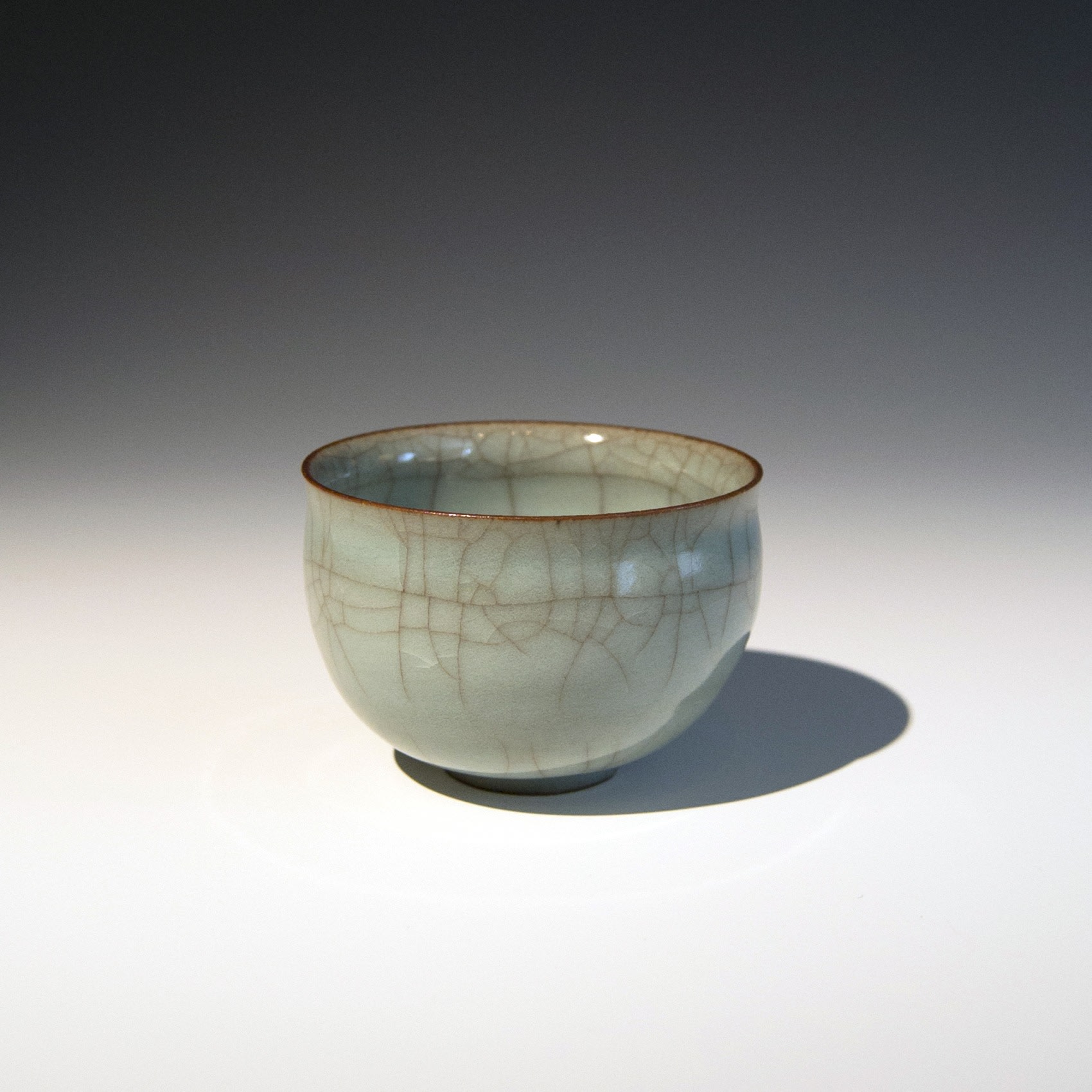 Miura Koheiji (1933-2006), Craquelure celadon-glazed sake cup