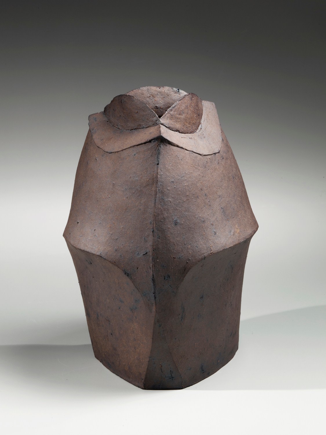 Bizen vertical-tiered vessel with flattened collar; fired in climbing kiln in a saggar, 1990