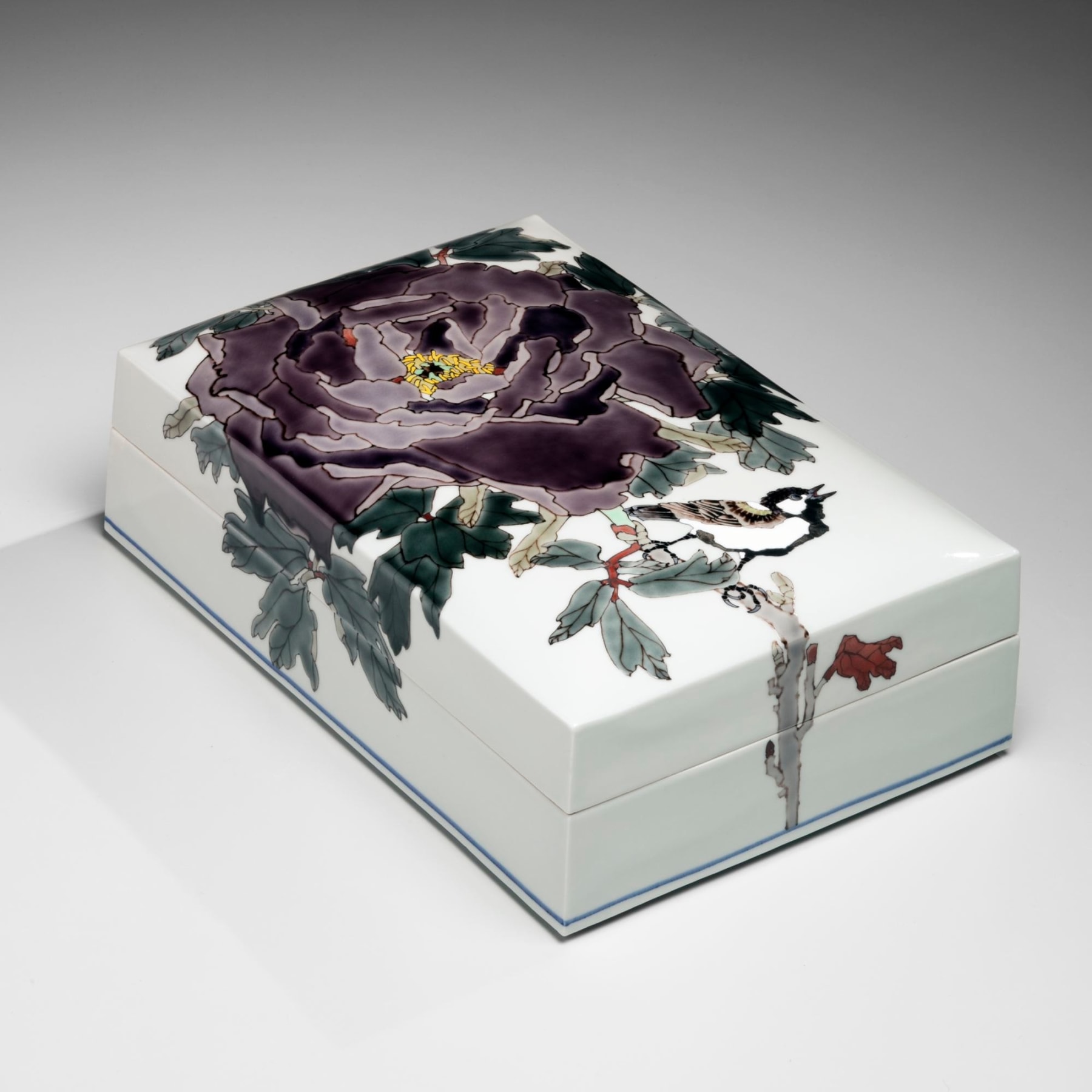 Covered box decorated with peony and small sparrow, 2016