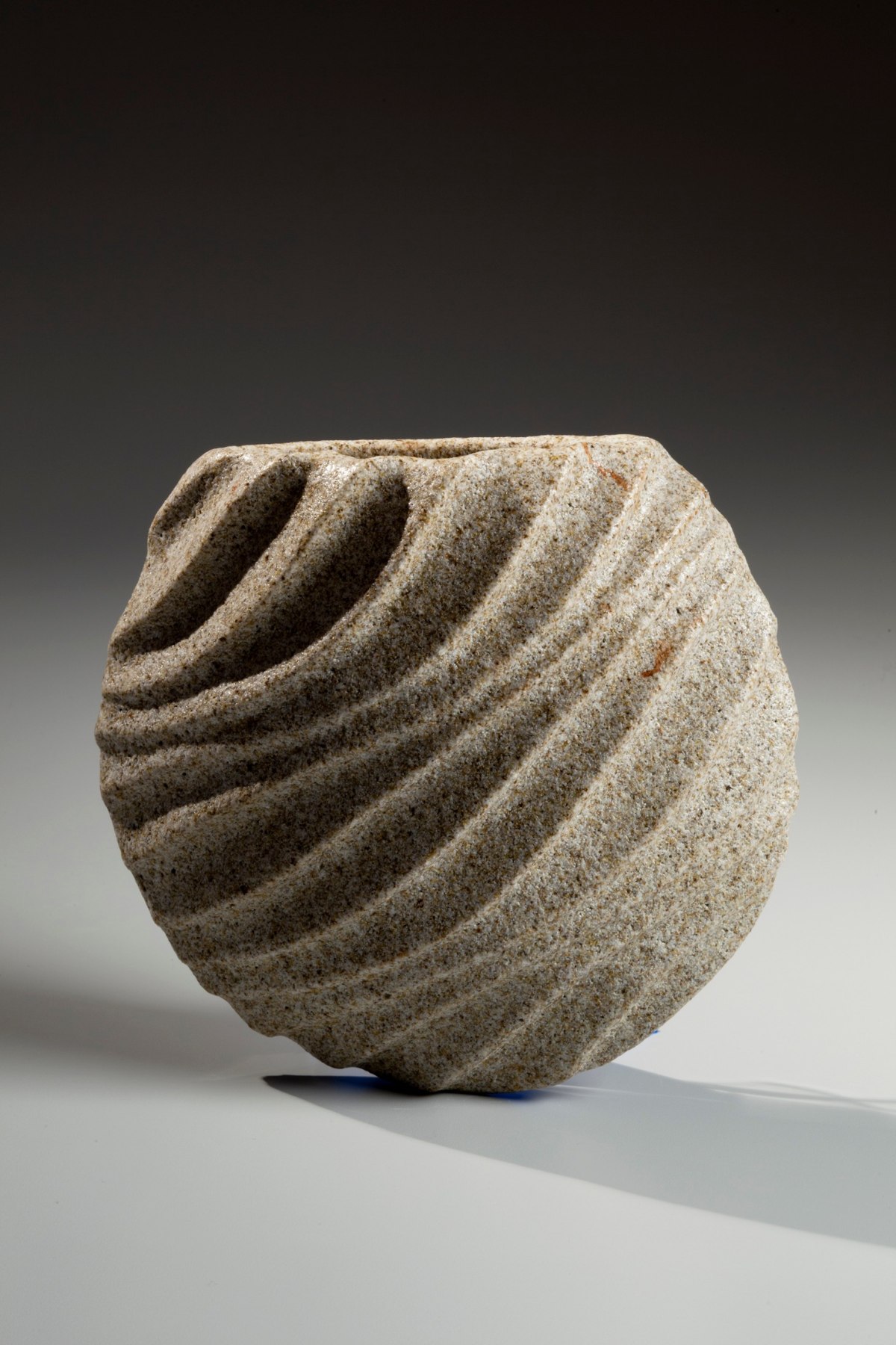 Sakiyama Takayuki (b. 1958), Hanging stoneware vase with hand-carved front and flat back