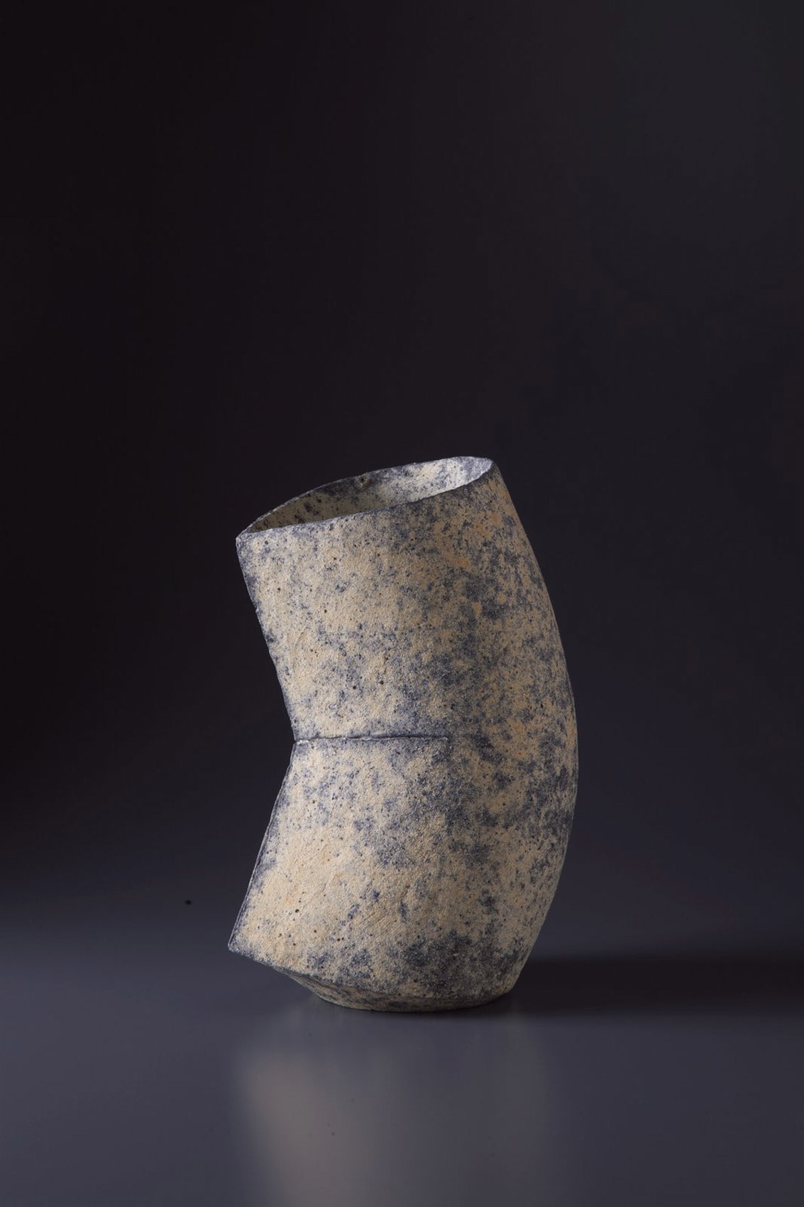 Multi-ﬁred, curved vessel with horizontal score in center (#10) 