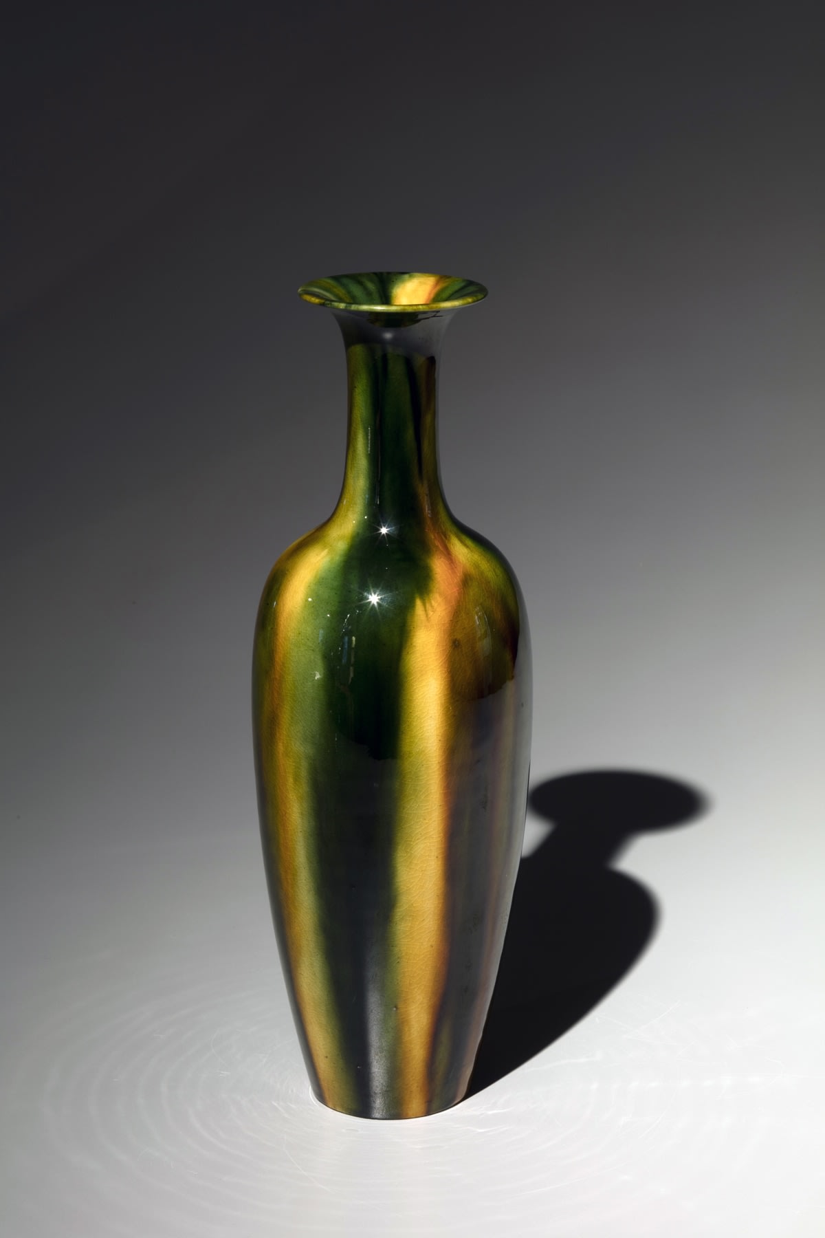 Kiyomizu Rokubei VI (1901-1980), Tri-color-suffused-glazed crane-necked vase