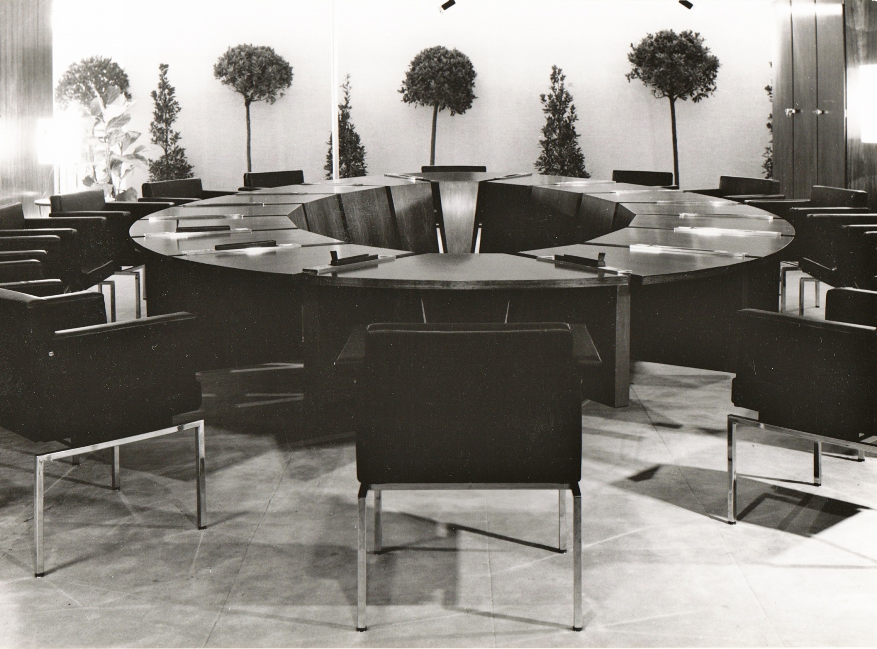 Presentation&nbsp;shown at SICOB, an office furniture fair, by&nbsp;designer JG Thaul, 1964