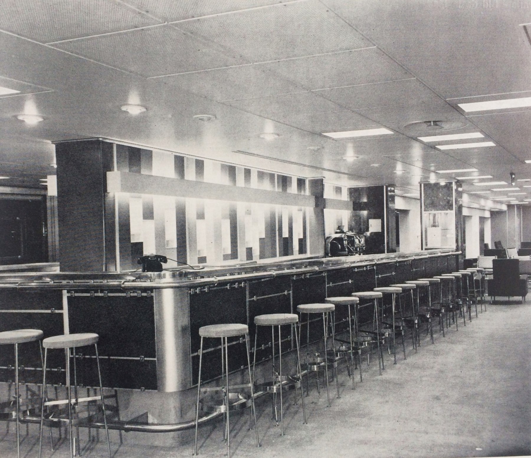 Bar of the Grand salon d&rsquo;honneur de la classe touriste, SS France,&nbsp;1961, &nbsp;