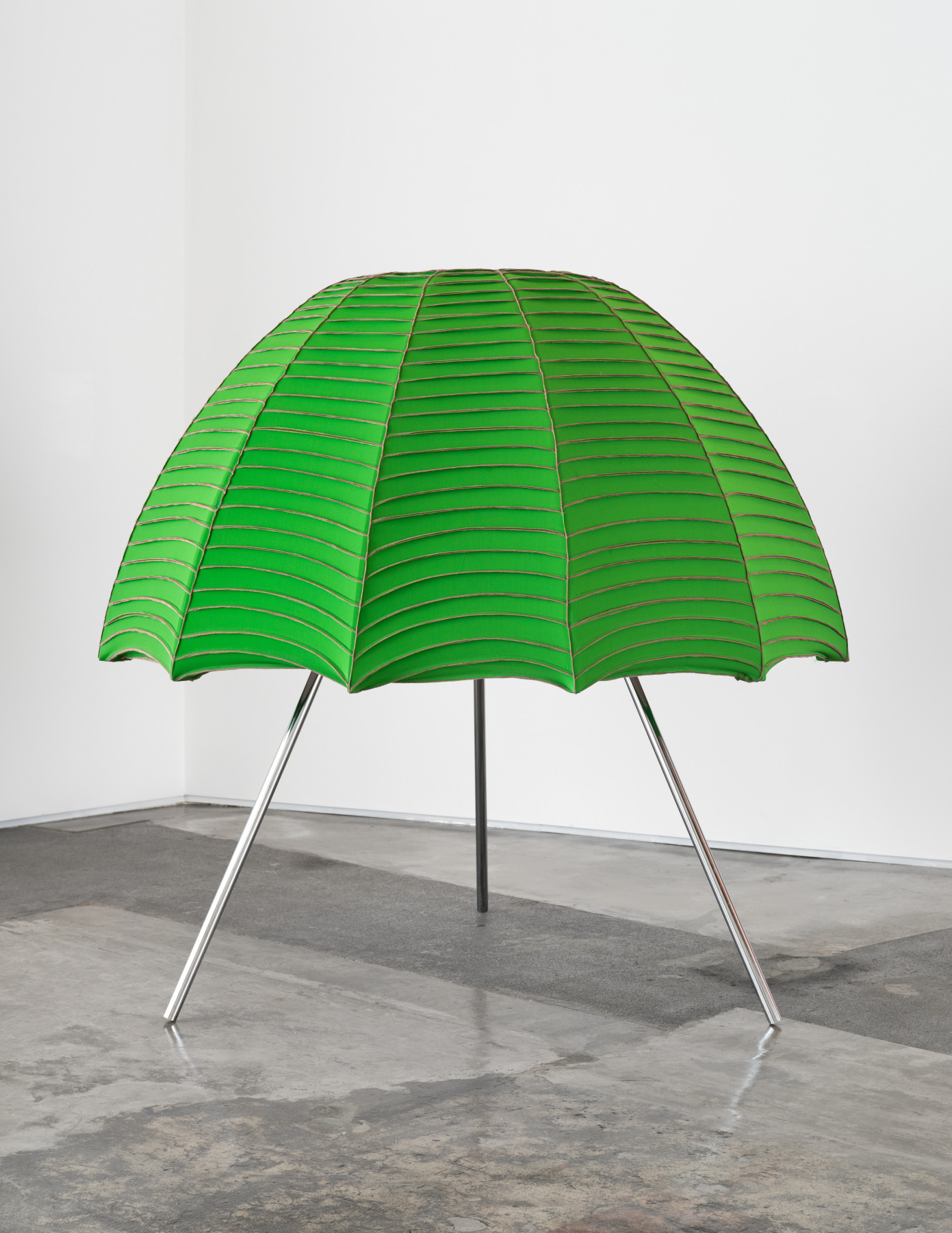 Anthony Olubunmi Akinbola artwork titled "Spinin". Green durags with red seams sewn together and stretched over a dome shape with three aluminum legs. 68 1/2 x 71 x 71 in (174 x 180.3 x 180.3 cm), durags on aluminum, 2023.