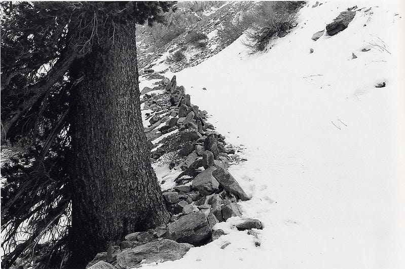 Image of RICHARD LONG's A Stone Line Before a Blizzard a Fifteen Day Walk Into National Forest, California Winter 暴风雪前的石线，15天进入国家森林公园，加州的冬天, 2000
