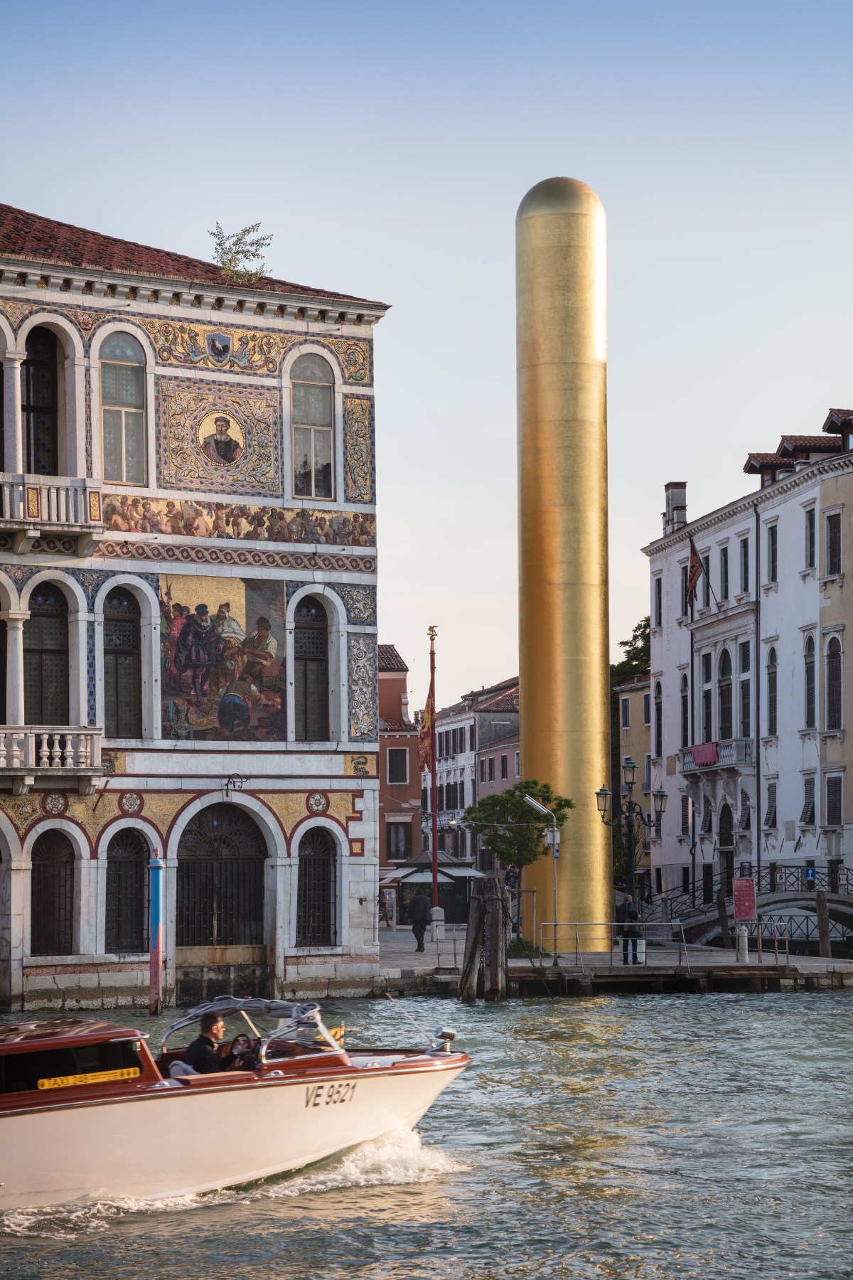 James Lee Byars, The Golden Tower, Campo San Vio, Venice, 2017, Installation Image 10