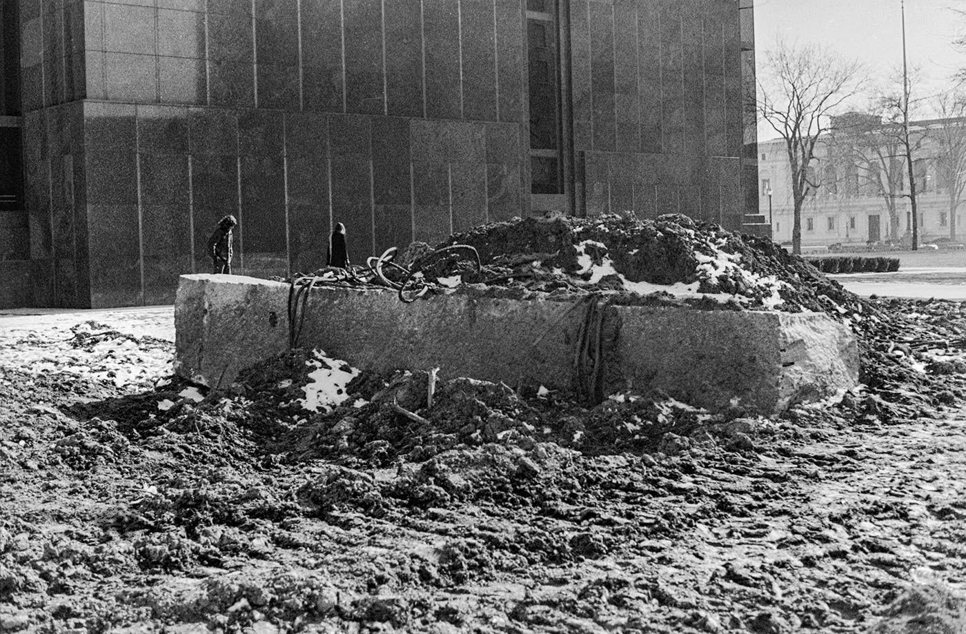 Michael Heizer: An American in Valais -  - Viewing Room - From the Research Department
