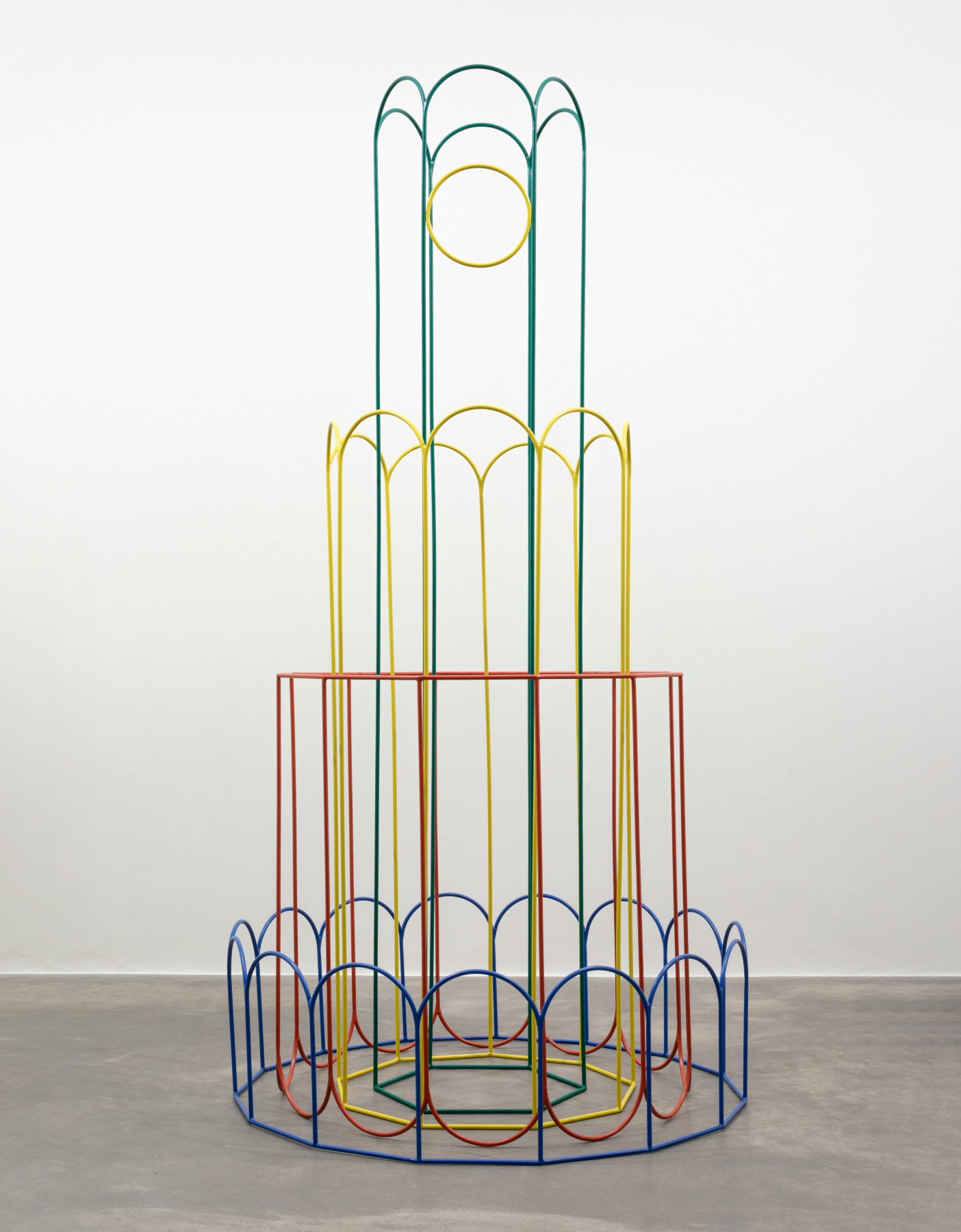 Isabel Nolan&amp;nbsp;

Splendid and Pointless,&amp;nbsp;2025

10mm solid round steel, paint, 4 elements

2/2 from a variable edition of 2, each edition in different colours

240.5 x 119.7 x 119.7 cm / 94.7 x 47.1 x 47.1 in&amp;nbsp;