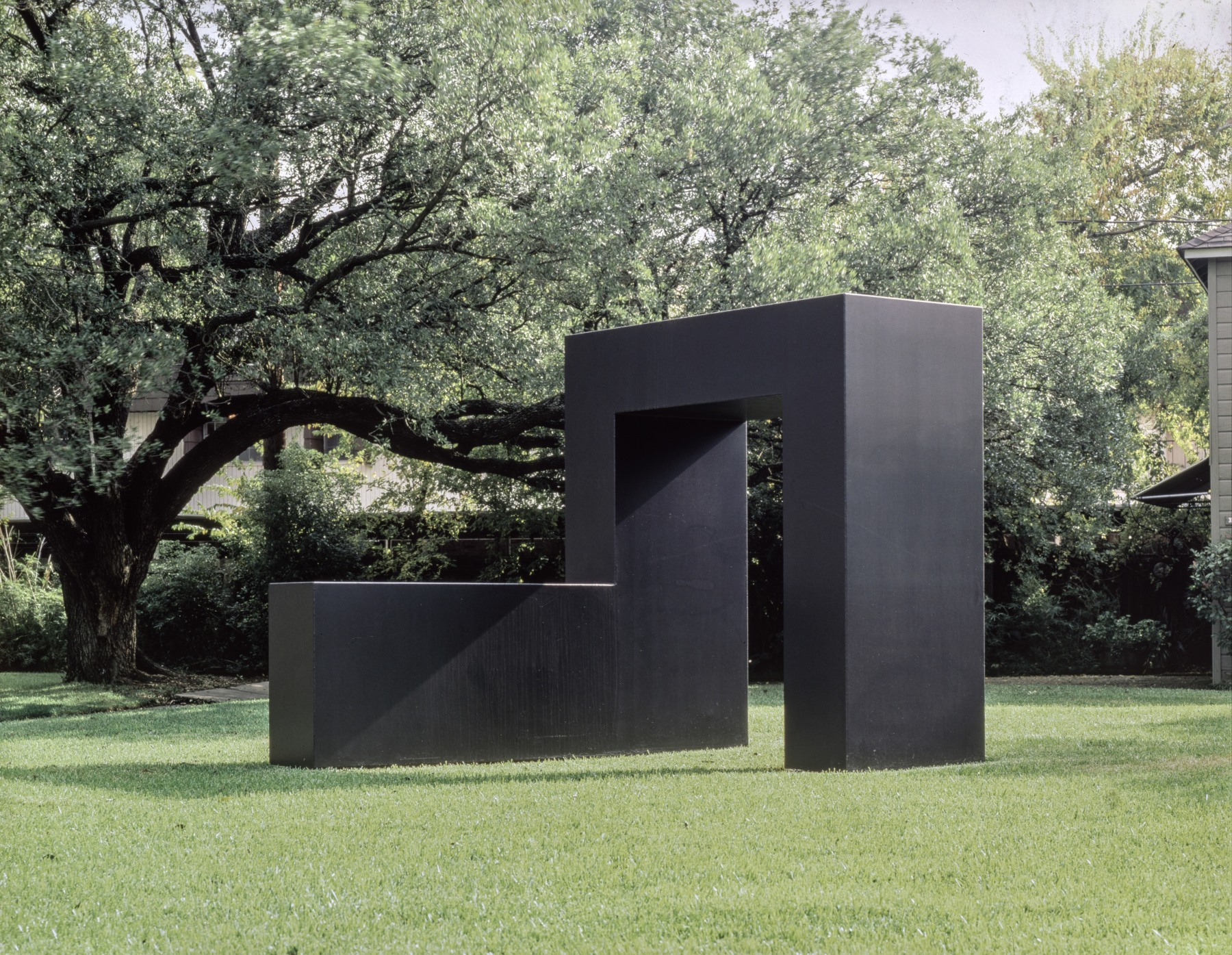 Steel, painted black
10 &amp;times; 10 &amp;times; 12 ft. (304.8 &amp;times; 304.8 &amp;times; 365.8 cm), edition 1/3
The Menil Collection, 1972
Country of Norway. Gift of The Carter-Menil Human Rights Foundation to the People of Norway for their Contribution to Peace, 1994