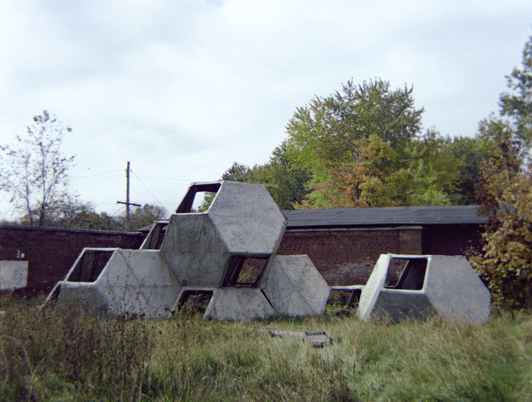 Plywood, metal, lathe, and Portland cement
40 ft. long overall, diameter of each unit approx 9 ft.
Bennington College, VT, 1961