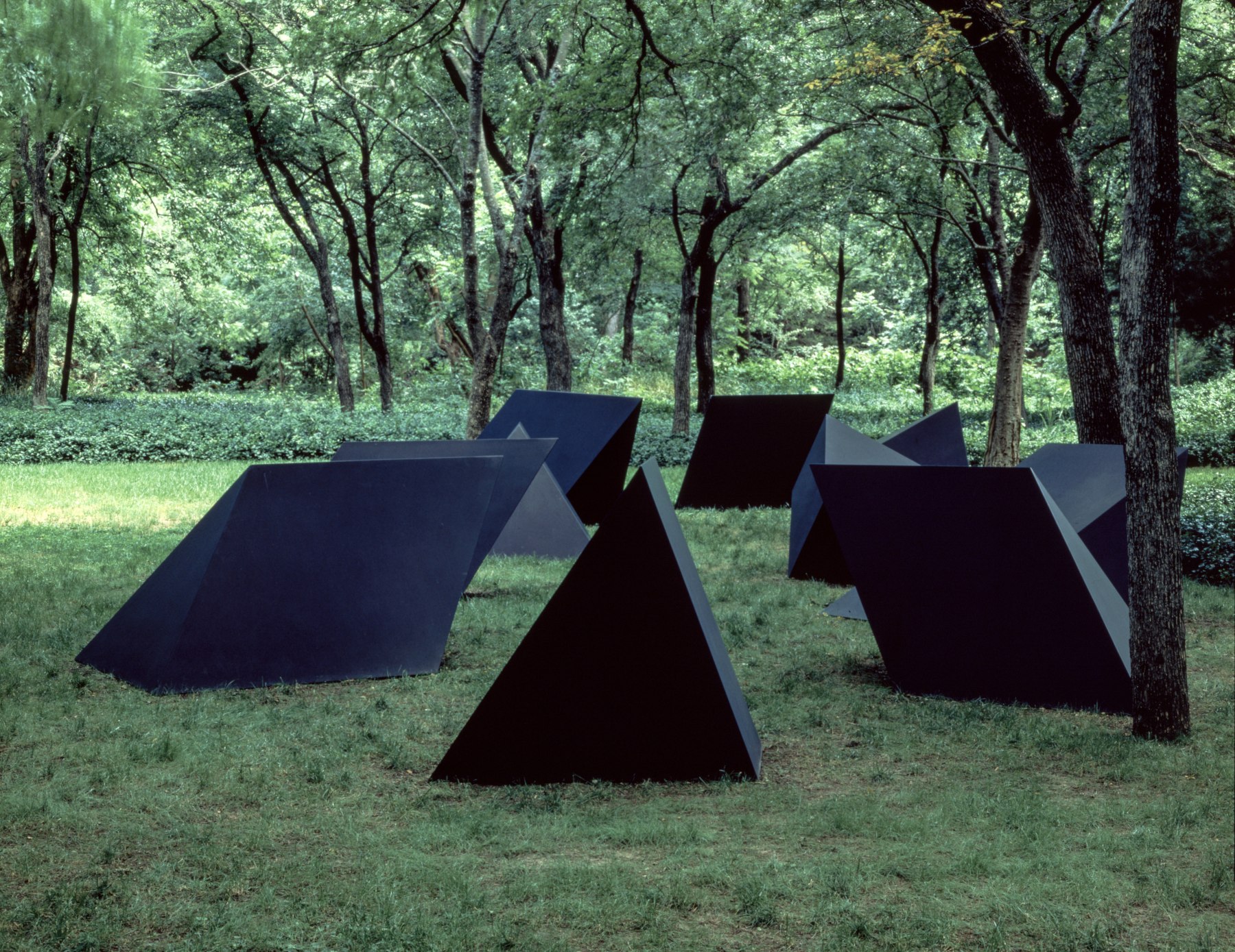 Aluminum, painted black
10 elements, each approximately 4 ft. high, edition 2/3
Raymond and Patsy Nasher Collection, Nasher Sculpture Center, Dallas, TX