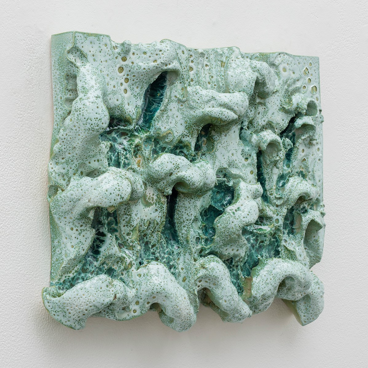 Mai-Thu Perret She plants apples at the bottom of the well,&nbsp;2017