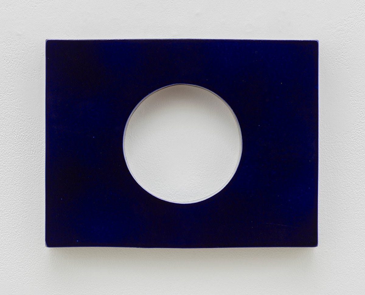 Mai-Thu Perret Stand a flower in a lapis lazuli vase, 2017