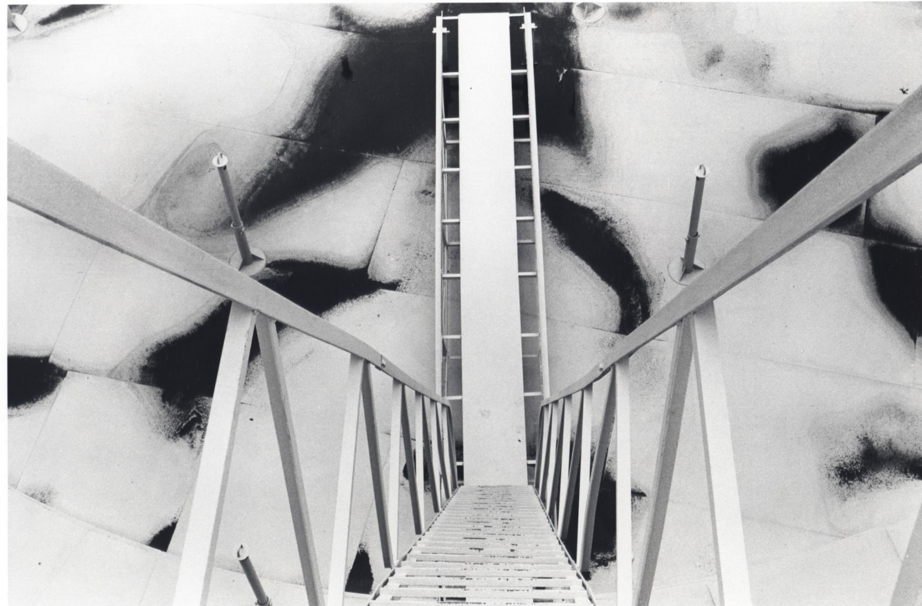 Burk Uzzle, Refinery Stairwell