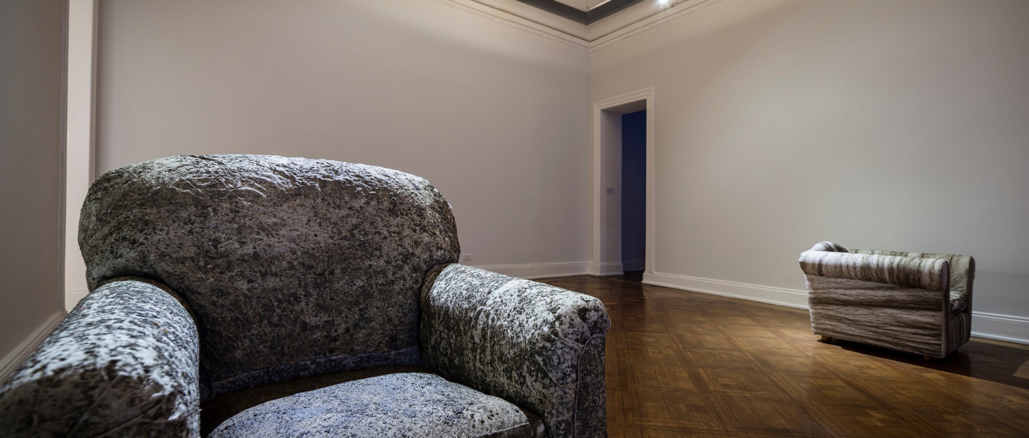 TERESA MARGOLLES, Dos sillones tapizados