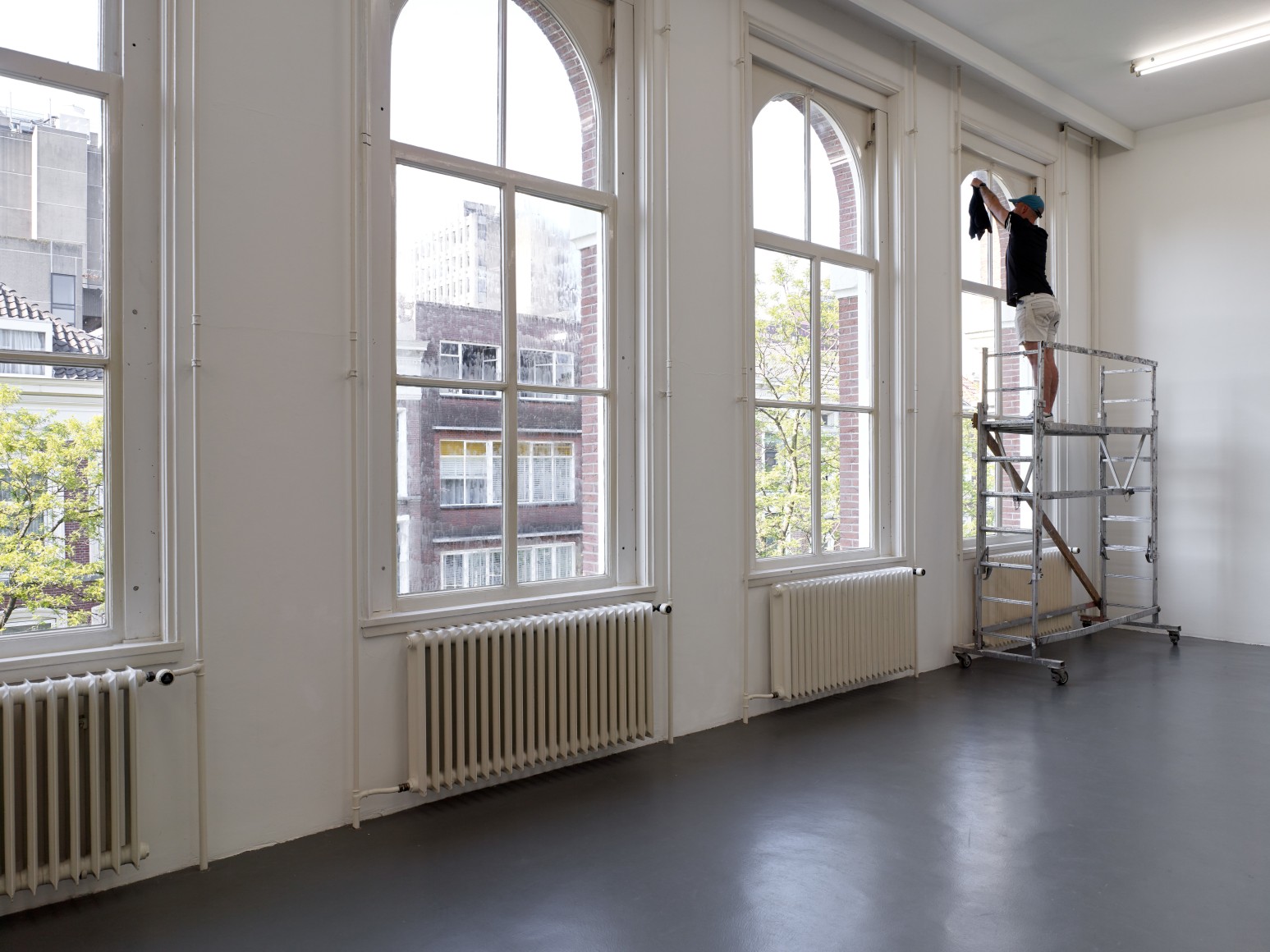 TERESA MARGOLLES, Trayecto — Fase 1. La entrega. Fase 2. A través. Fase 3. Inclusión (Trajectory— Phase 1. The Remittance. Phase 2. Through. Phase 3. Inclusion) 