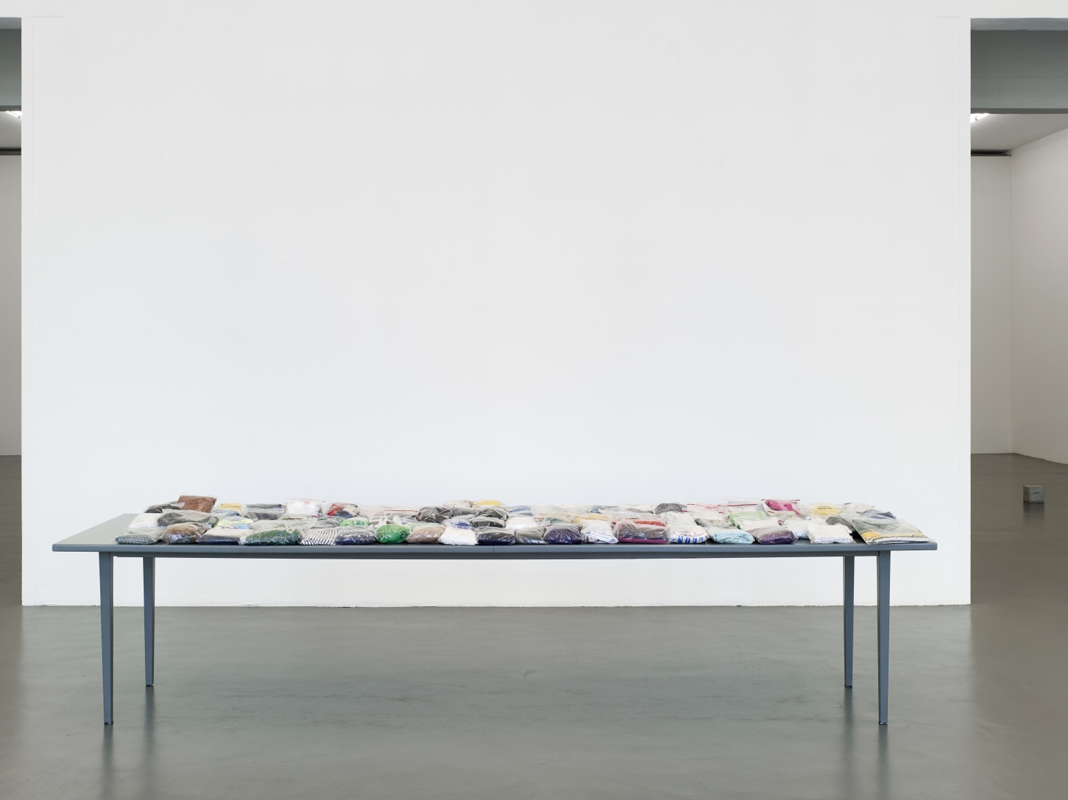 TERESA MARGOLLES, Trayecto — Fase 1. La entrega. Fase 2. A través. Fase 3. Inclusión (Trajectory— Phase 1. The Remittance. Phase 2. Through. Phase 3. Inclusion) 