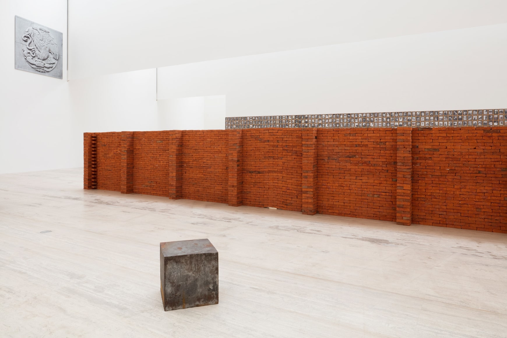 TERESA MARGOLLES 1 tonelada de escombro. Calle Santos Degollado, Ciudad Ju&aacute;rez. 2010, 2019