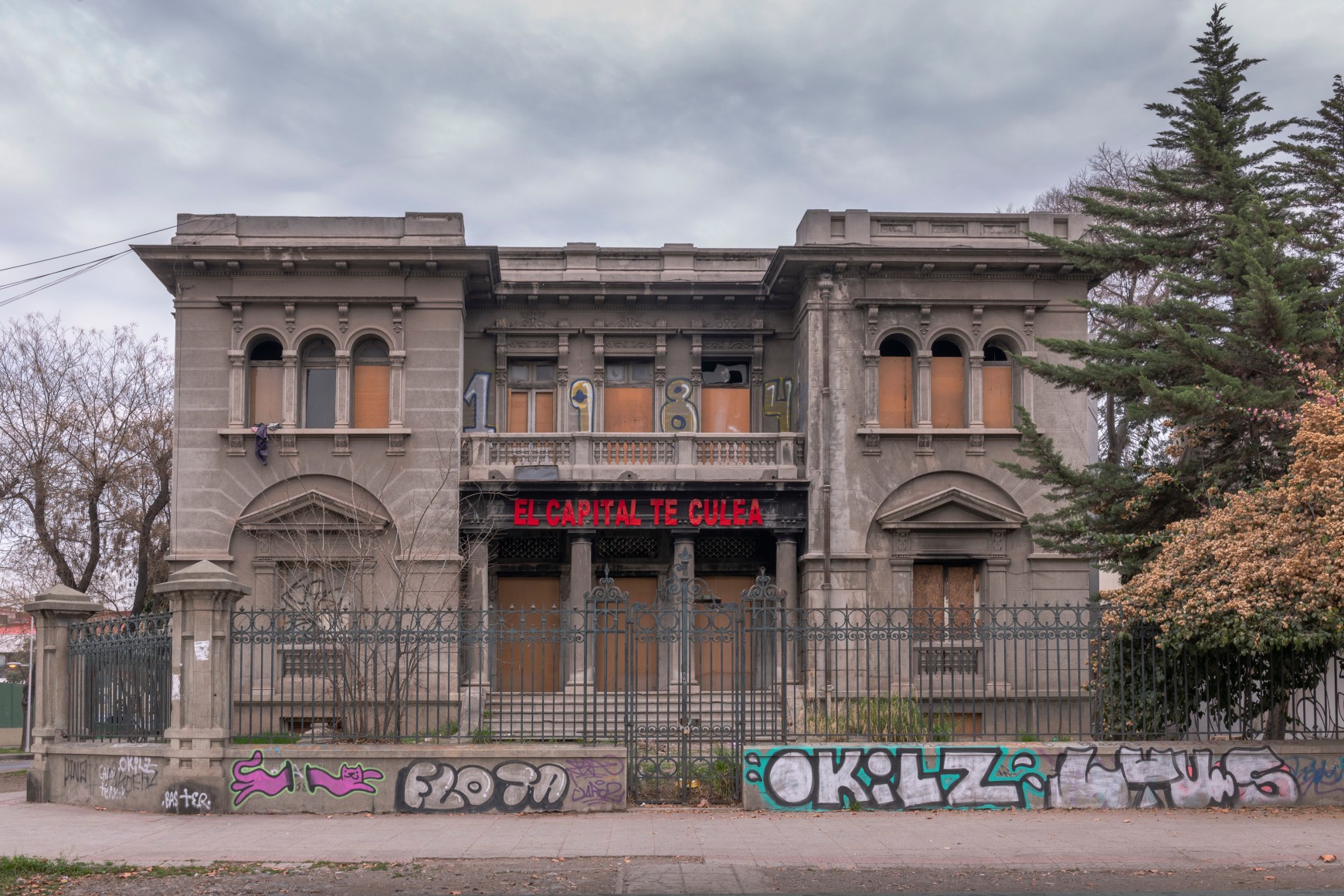TERESA MARGOLLES El capital te culea (2019)
