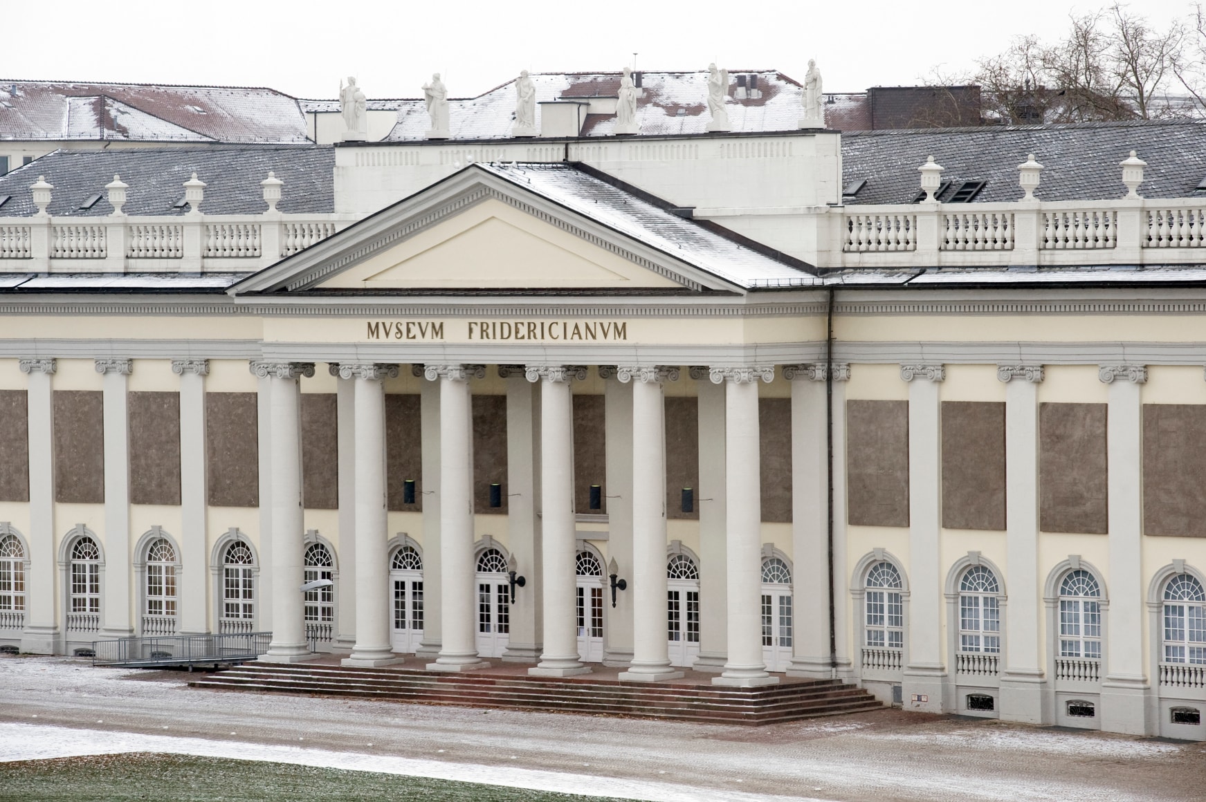 TERESA MARGOLLES, Frontera