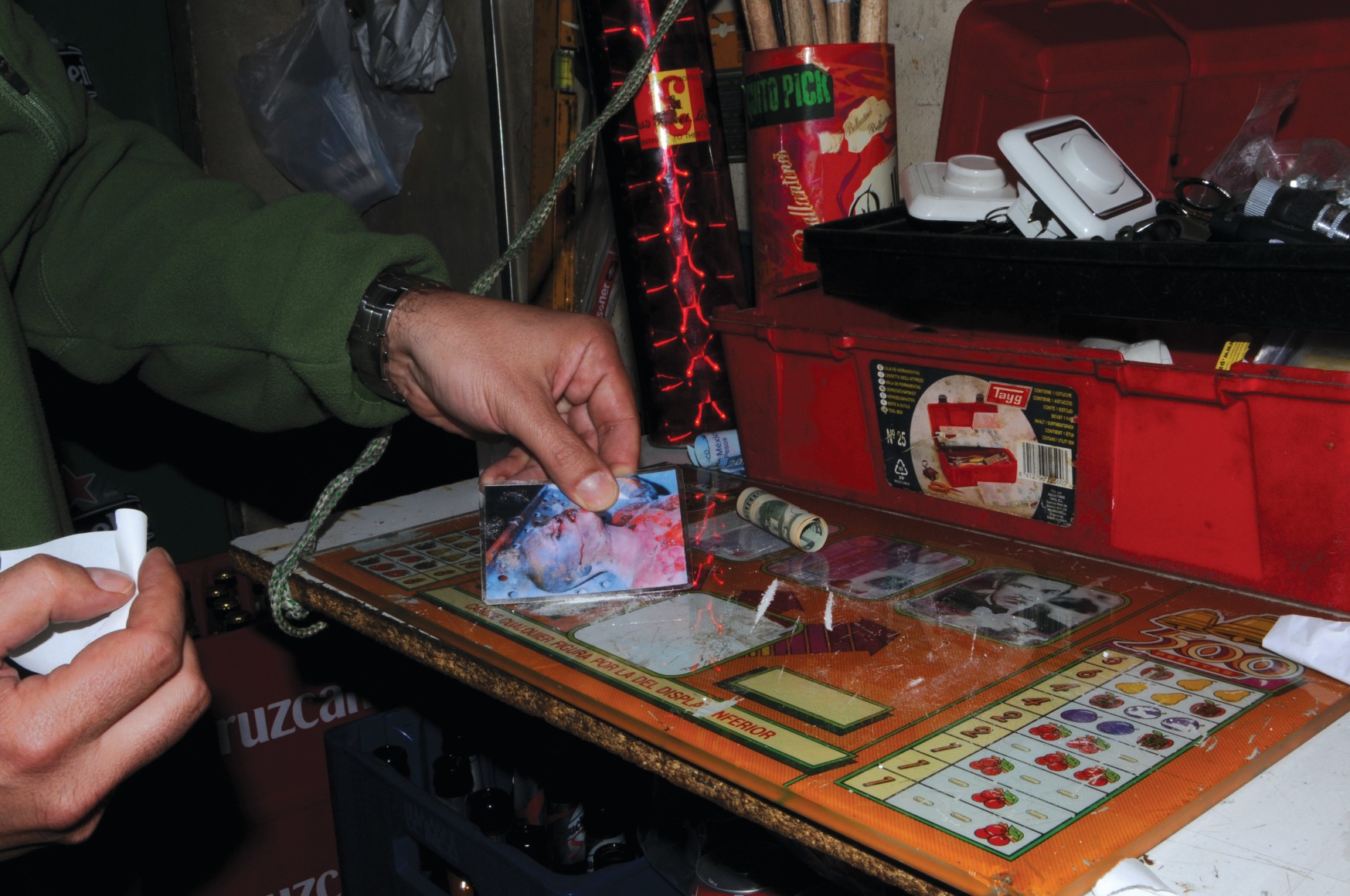 TERESA MARGOLLES, Cards to cut up cocaine