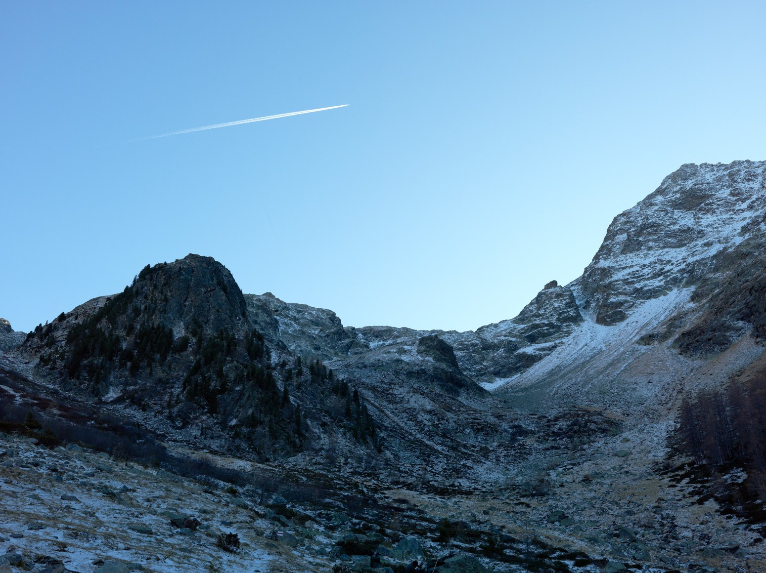 THOMAS KNEUBÜHLER | FUNKLOCH (MACUN) | ÉPREUVE CHROMOGÈNE | 44 X 58.5 POUCES | 2021,  