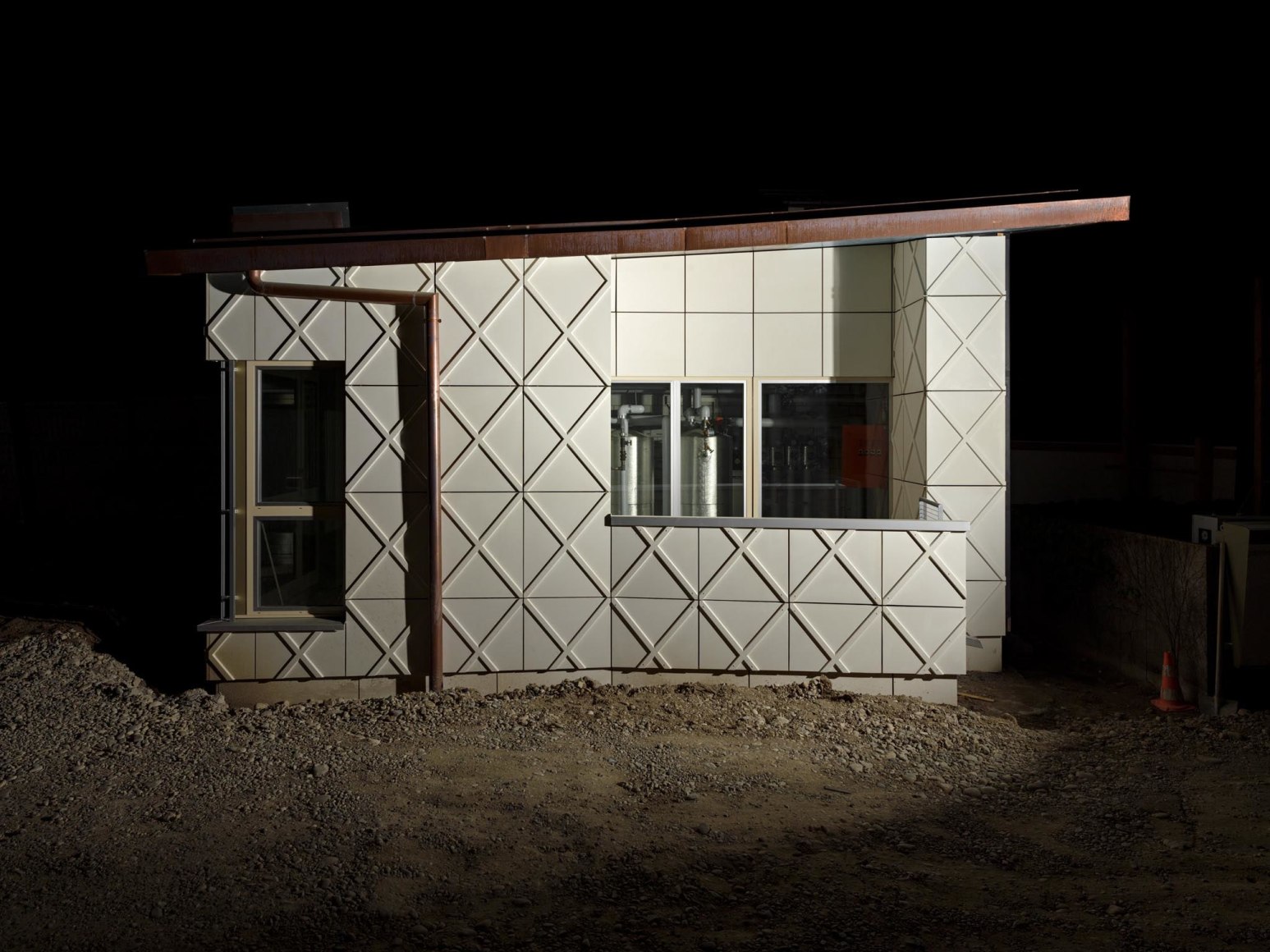 DAVID K. ROSS | BS+EMI ARCHITEKTENPARTNER AG, SCHWAMENDINGER TRIANGLE HOUSING ESTATE, ZURICH CH, 2018 (I) | C-PRINT | EDITION OF 5 | VARIABLE DIMENSIONS | 2019