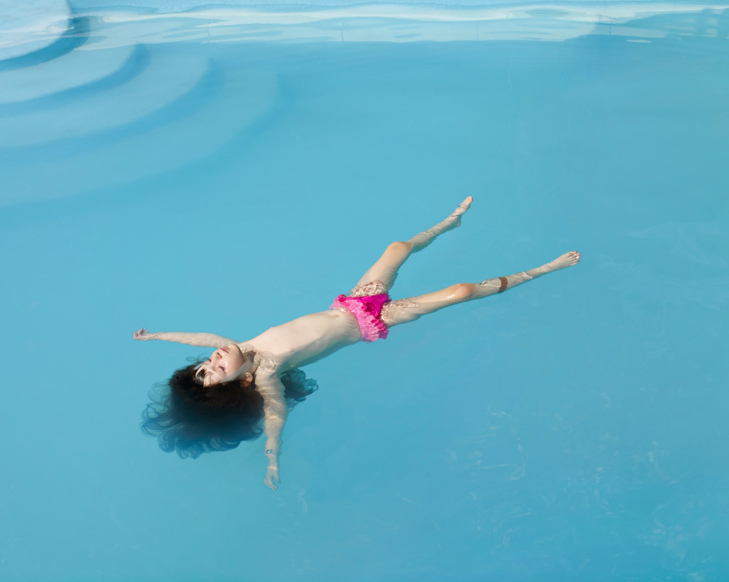 ANGELA STRASSHEIM, Untitled (Jessica Floating), 2014, Archival pigment print