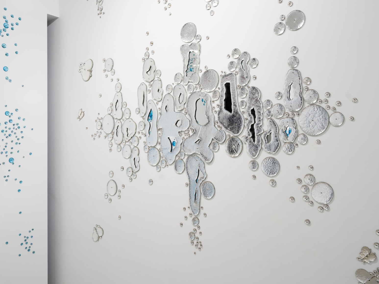 Installation view Rob Wynne: REFLECTION, 2022