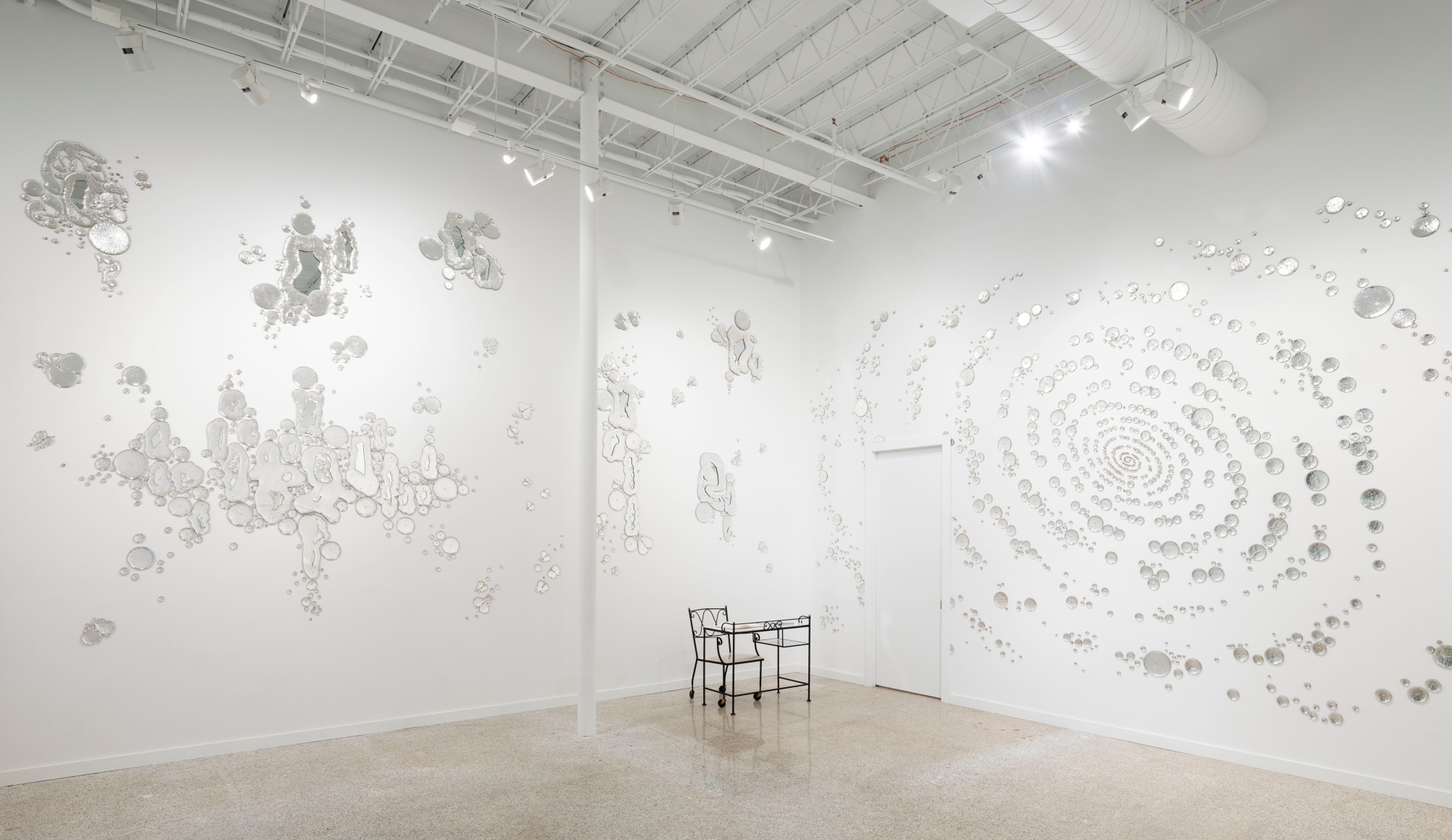 Installation view Rob Wynne: REFLECTION, 2022