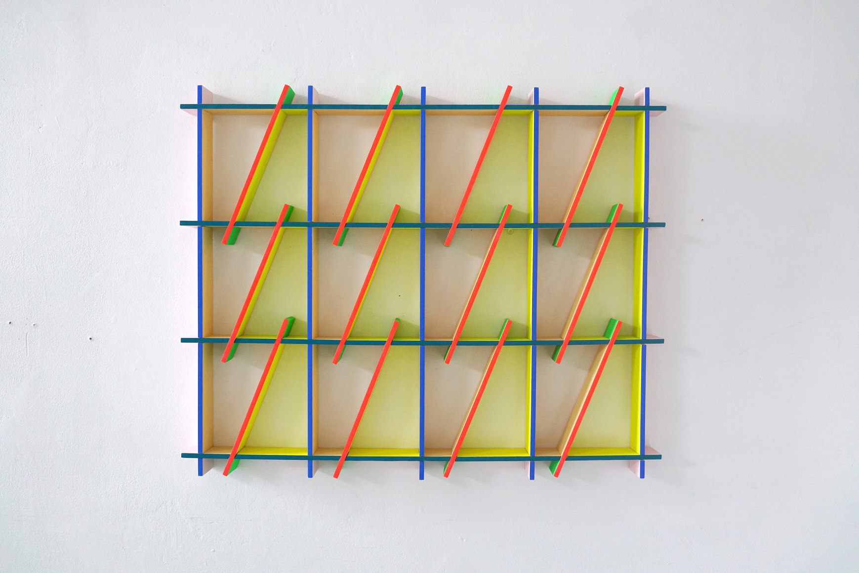 Chiaozza Tone y Stanza, 2019 Acrylic on wood 20 ¾ x 25 ¾ x 2 in. / 52.7 x 65 x 5.1 cm.