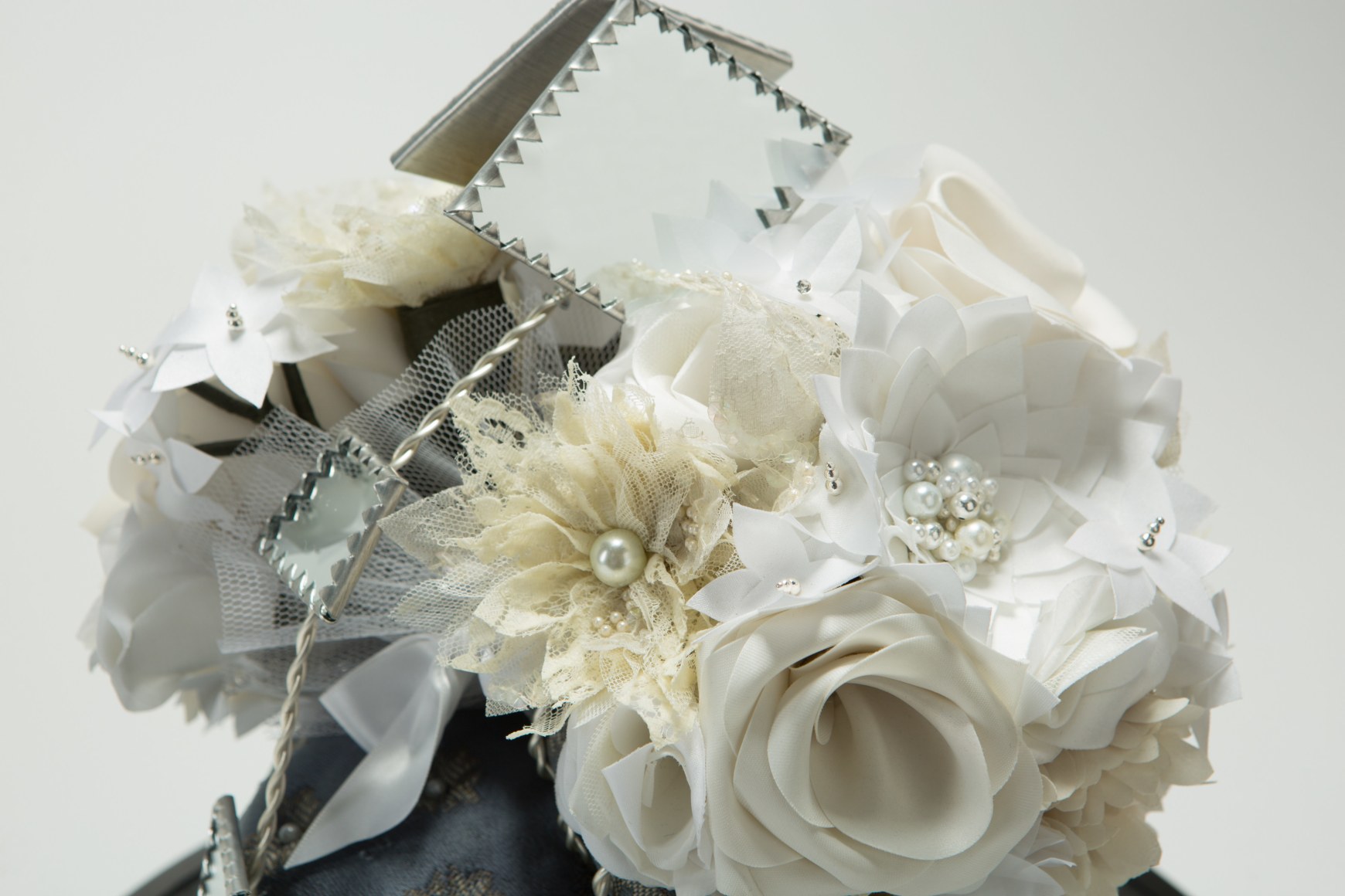 CARLTON SCOTT STURGILL, Globe de Mari&eacute;e - Double Bouquet (detail), 2017