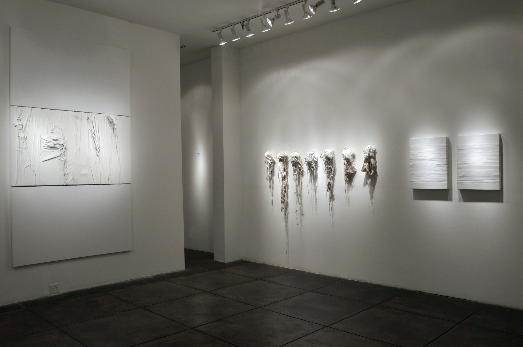 SIDONIE VILLERE III Camouflage, [Main Gallery Installation View]