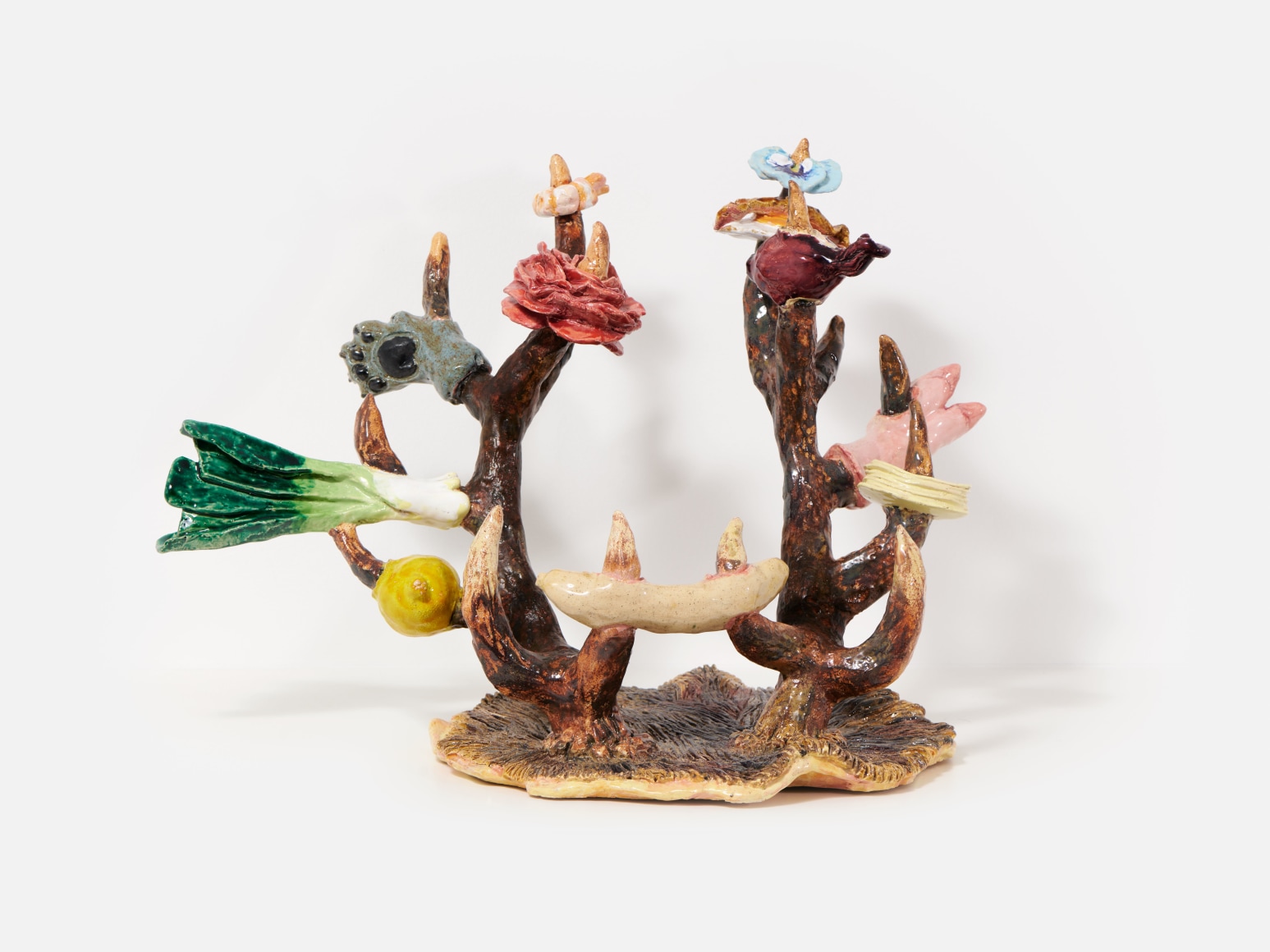 Dominika Bednarsky  M&auml;nnerstrau&szlig; : Bote der Gefühle, 2022  Glazed ceramic  43 x 57 x 35 cm | 17 x 22 1/2 x 14 in