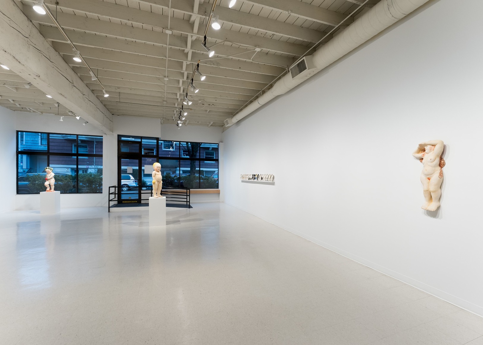 Akio Takamori - Story - March 2022 - Russo Lee Gallery - Installation View 012