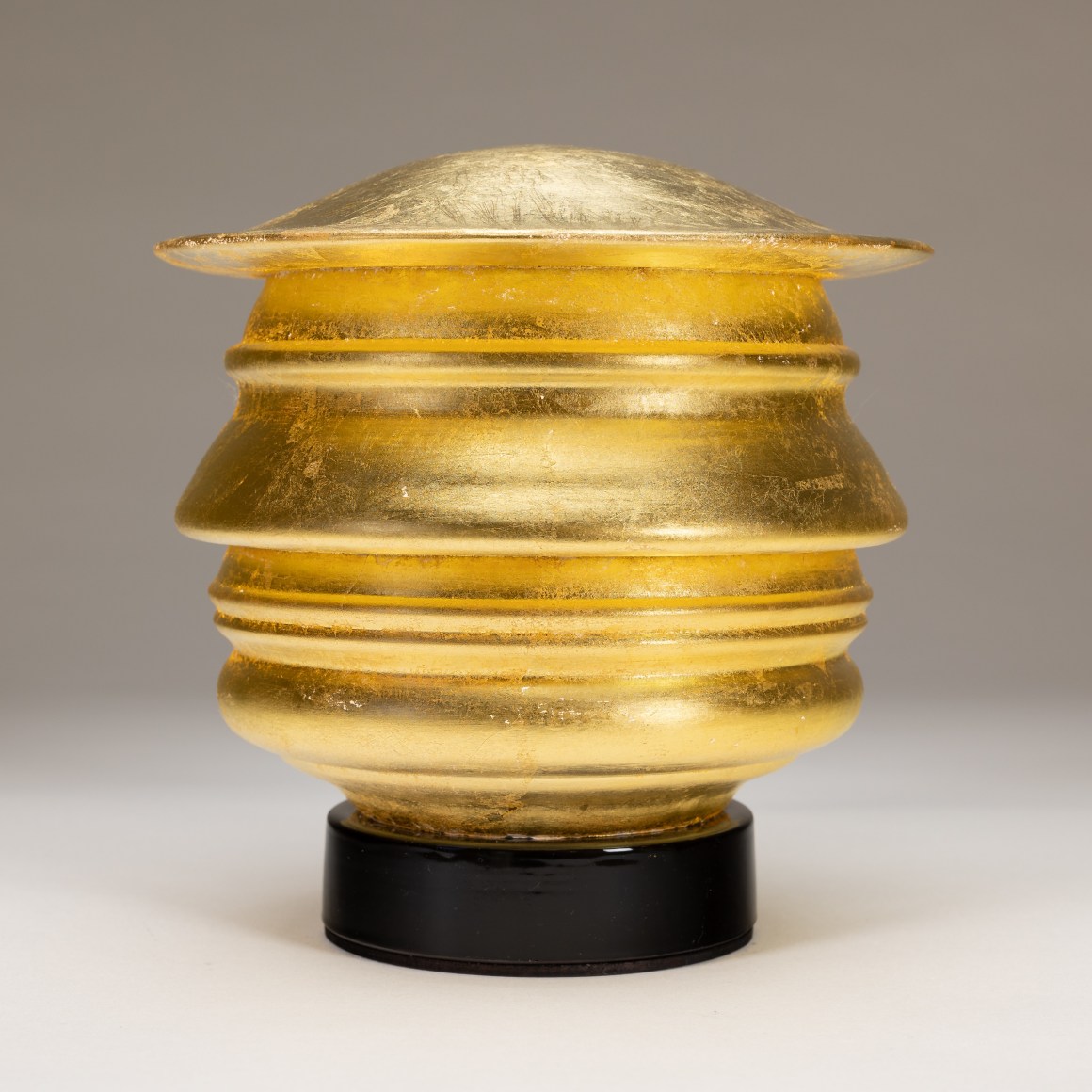 Richard Notkin  Profilo Continuo del Trumpolini (gold leaf), 2019