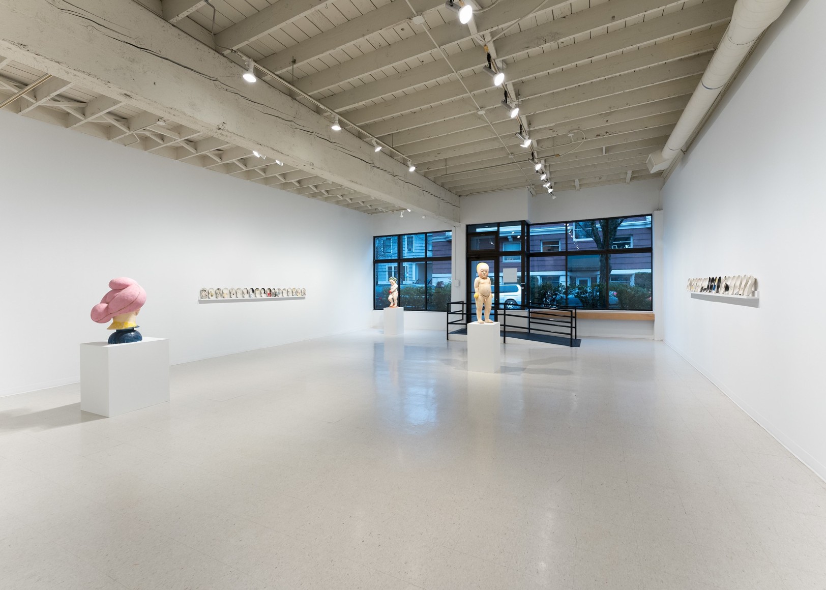 Akio Takamori - Story - March 2022 - Russo Lee Gallery - Installation View 02