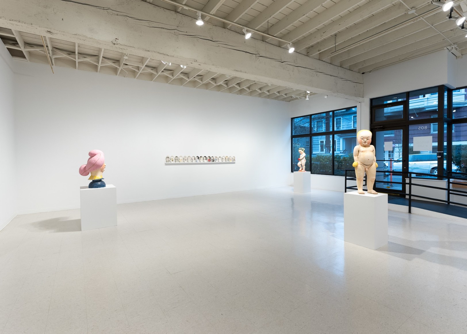 Akio Takamori - Story - March 2022 - Russo Lee Gallery - Installation View 01