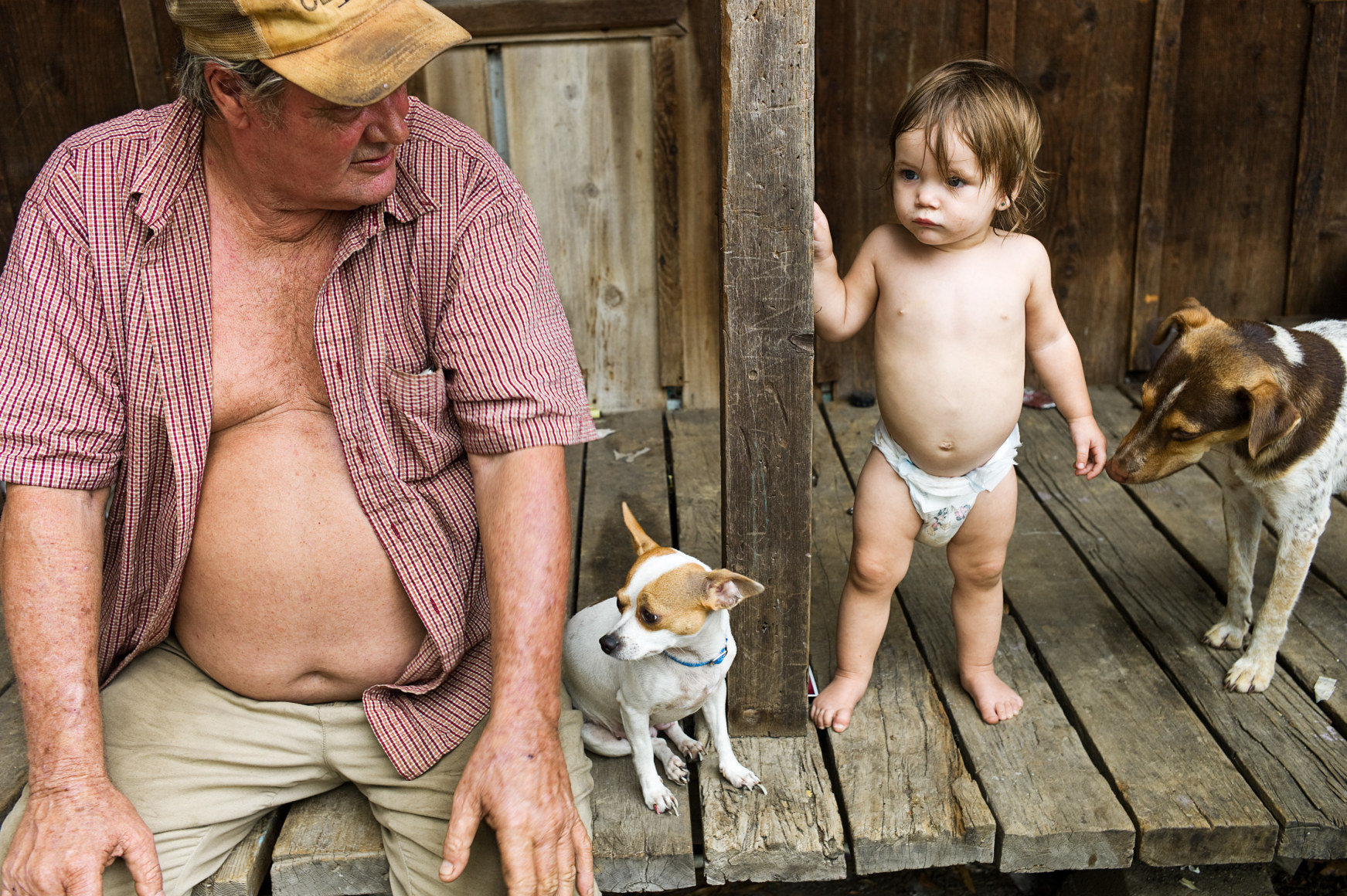 Magdalena Sol&eacute;, Mississippi Delta, Family on Porch, Lambert, 2010, Sous Les Etoiles Gallery