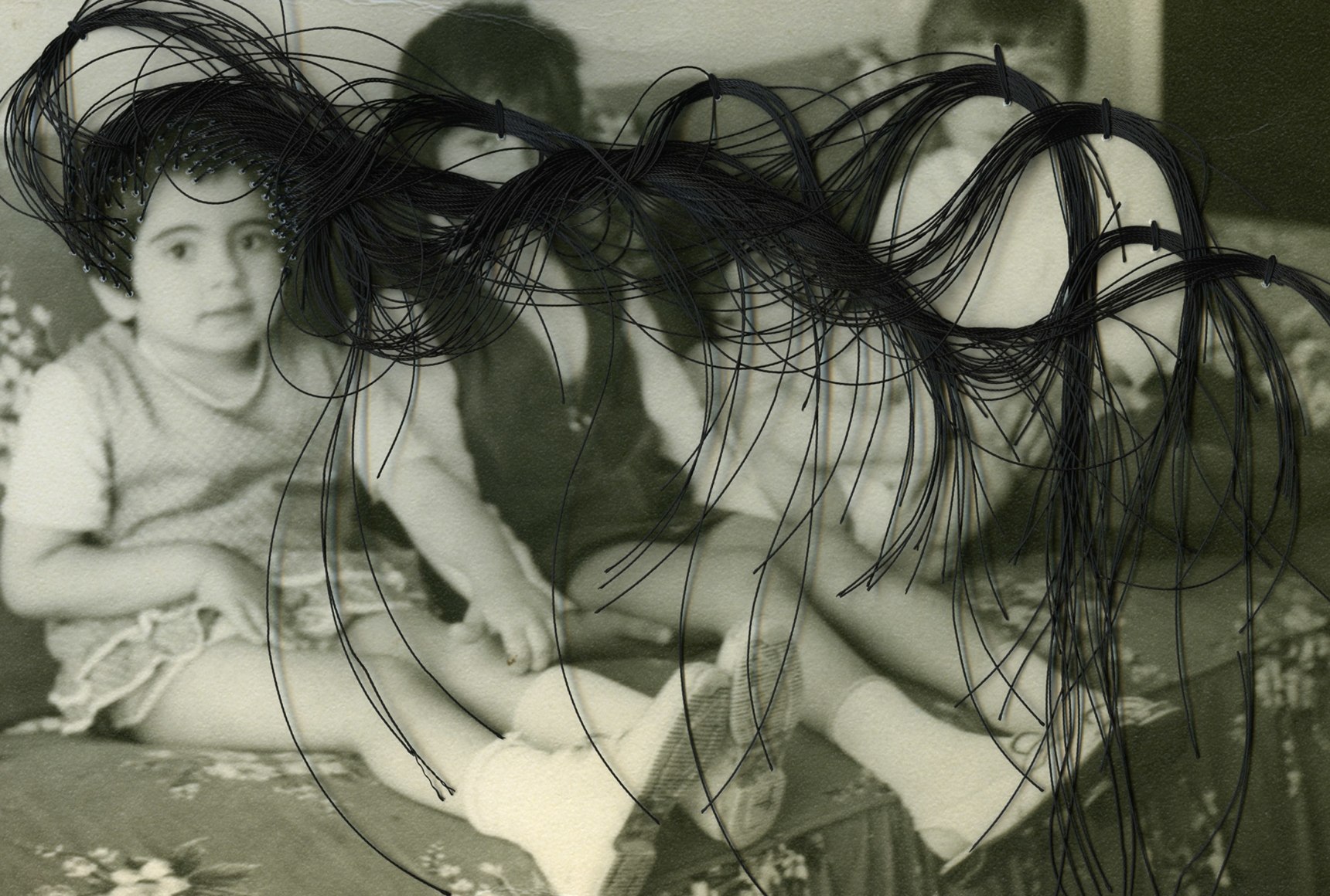 Sur le canap&eacute; (on the couch), 2009 - Photos Souvenirs | Carolle Benitah Fine Art Photography