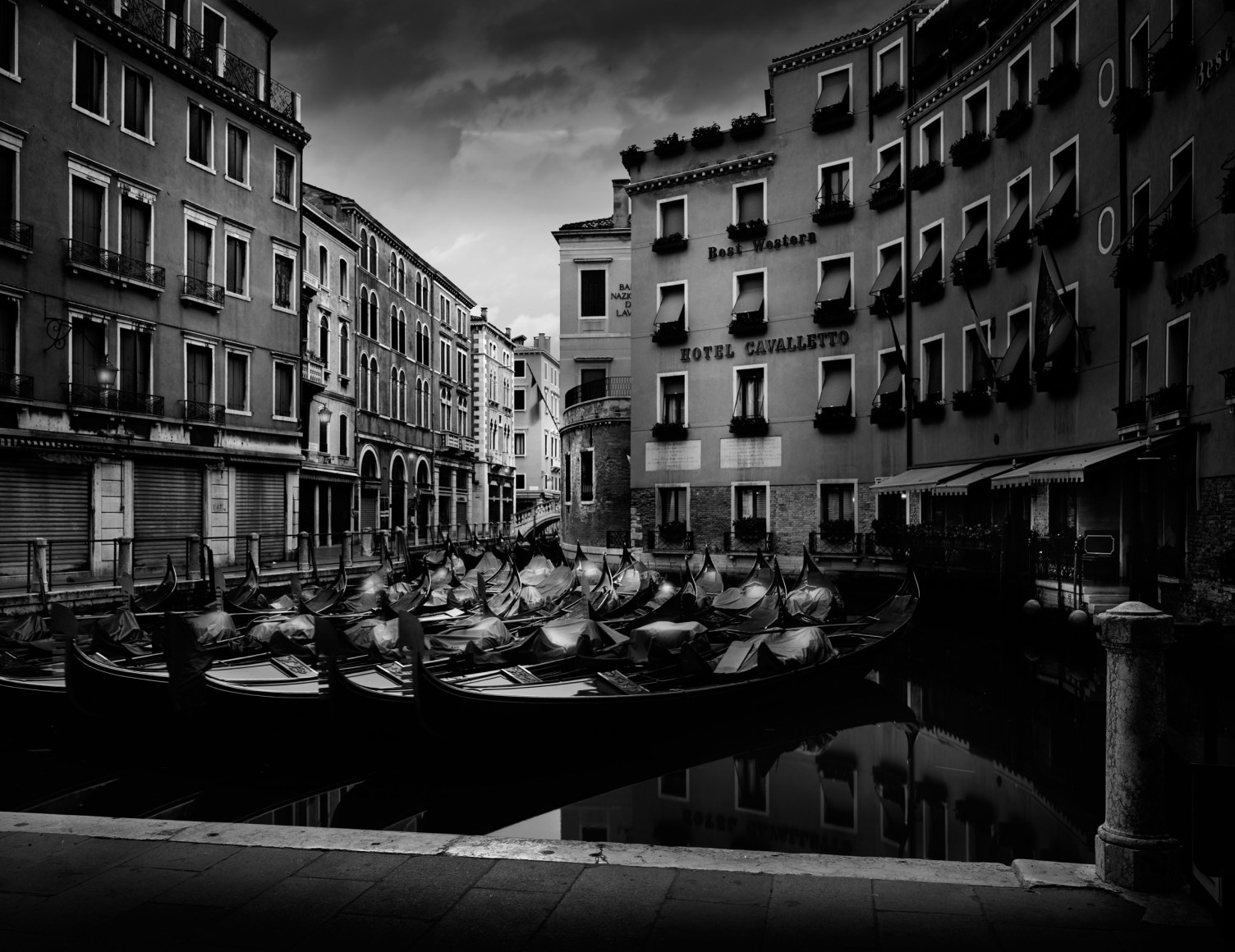 Jean-Michel Berts, Light of Venice, Gondole, 2000, Sous Les Etoiles Gallery