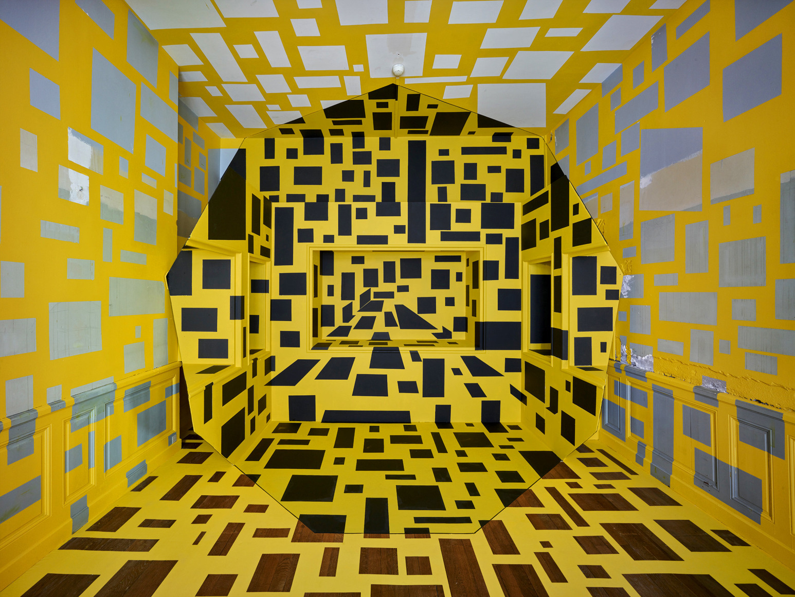 Georges Rousse, anamorphose, Nantes, architecture, color, green, yellow, red, Bastia, France, Sous Les Etoiles Gallery