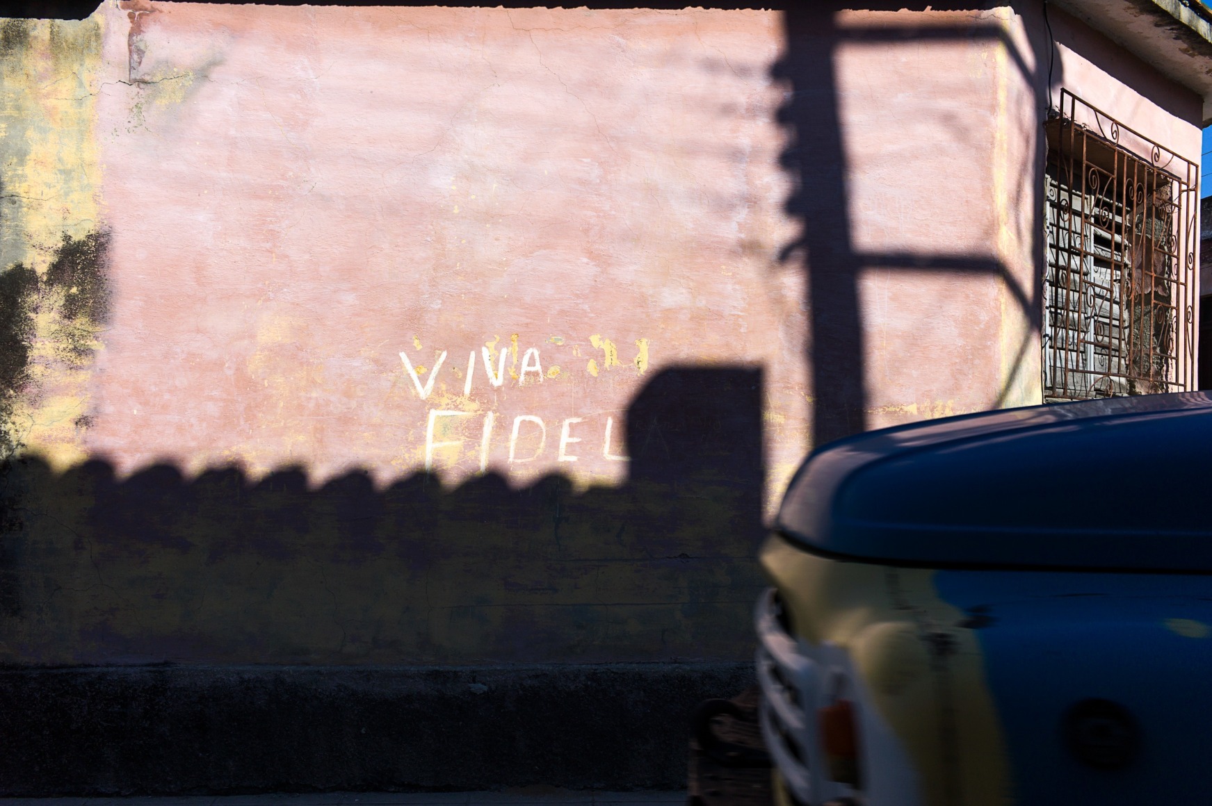 Magdalena Sol&eacute;, Cuba - Hasta Siempre (Cuba Forever), Viva Fidel, Camag&uuml;ey, 2013, Sous Les Etoiles Gallery