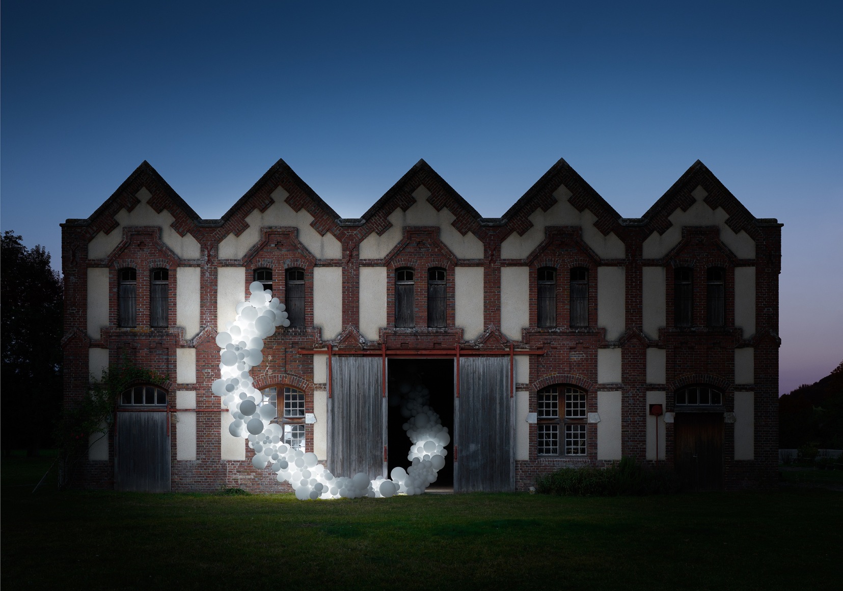Charles Petillon, White Balloon, landscape