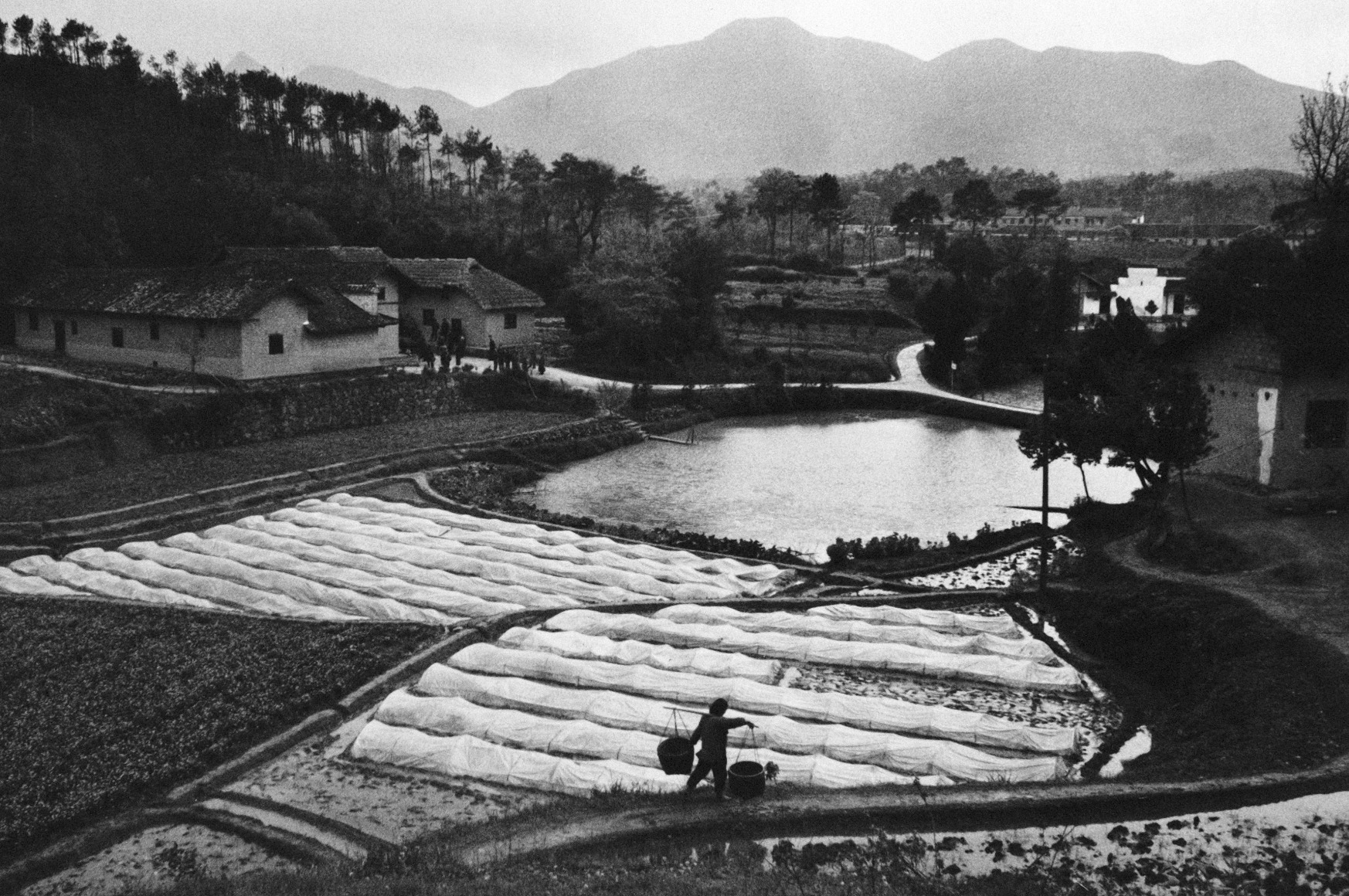 Marc Riboud, photography, Asia, China, Mao Zedong, Japan, India, Magnum, Sous Les Etoiles Gallery, New York