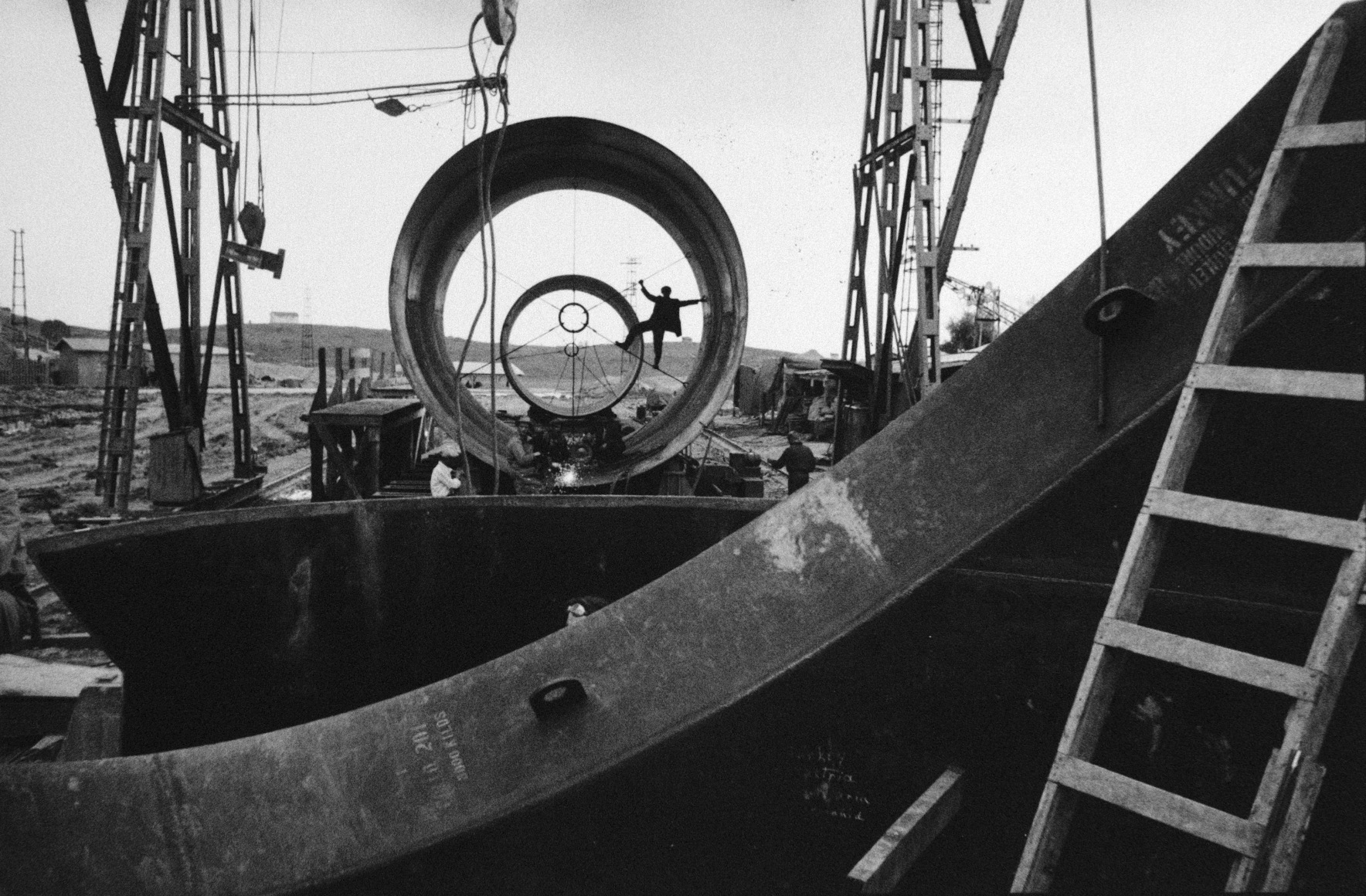 Marc Riboud, China, 1957, China, Japan,  Asia, Magnum, Sous Les Etoiles Gallery, black and white, social documentary