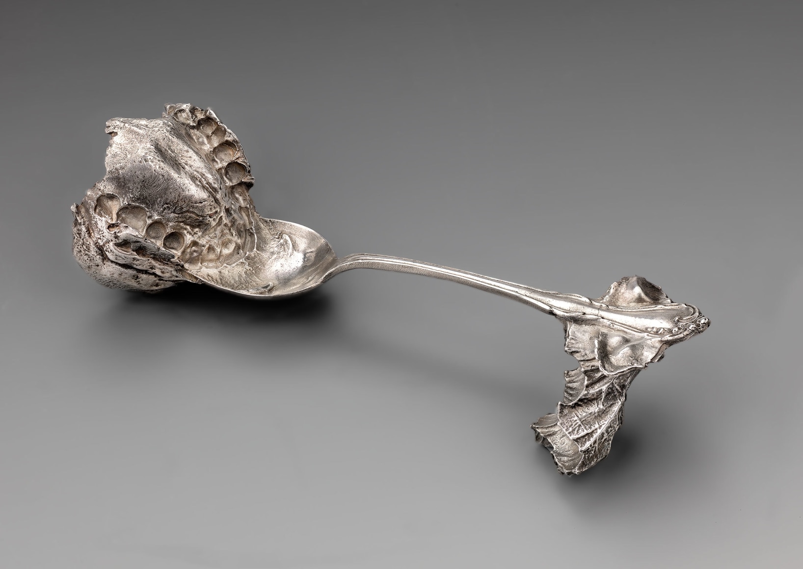 Janine Antoni, Umbilical, 2000